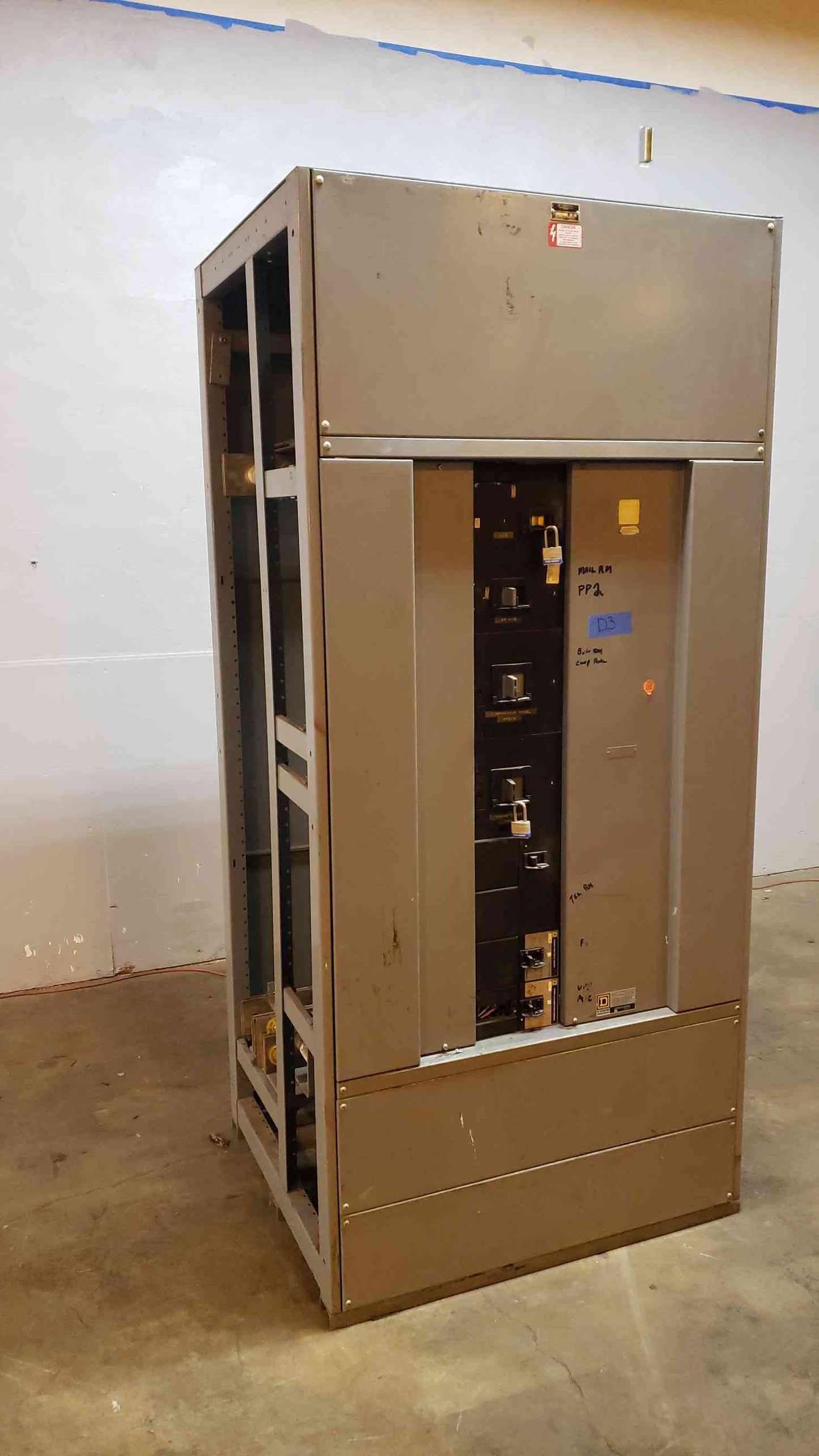 2000A Square D 120/208V I-Line Switchgear w/ Breakers D3(100209BDL)