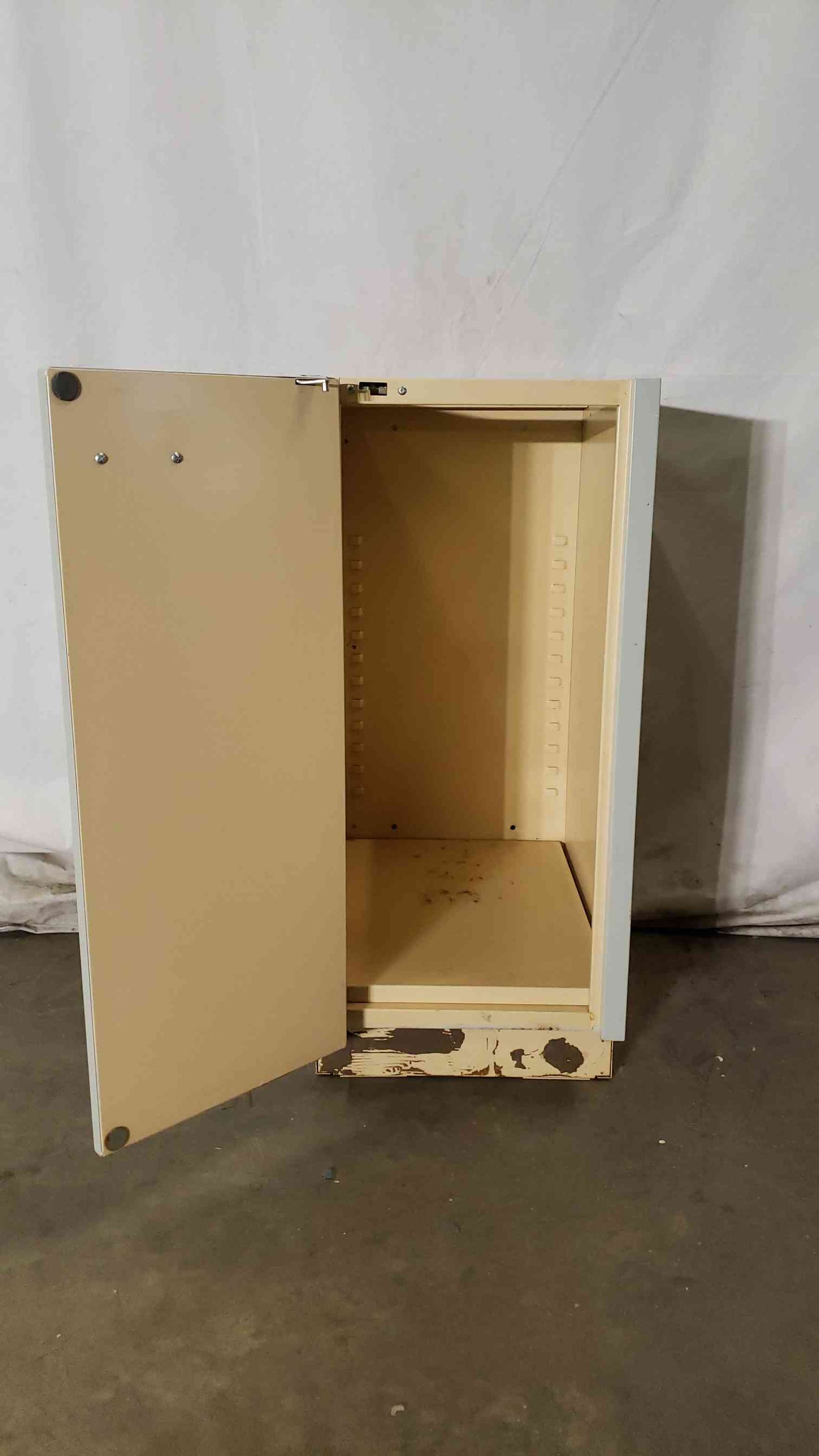 15" St Charles Cabinet(100554)