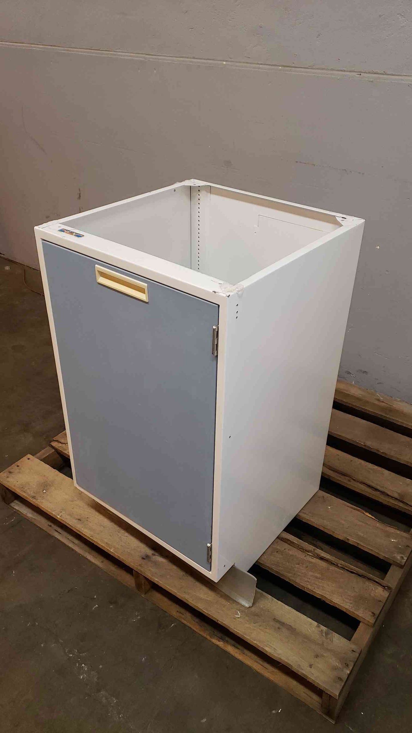 21" Fisher Hamilton Casework W/ 1 Door(3872AA)