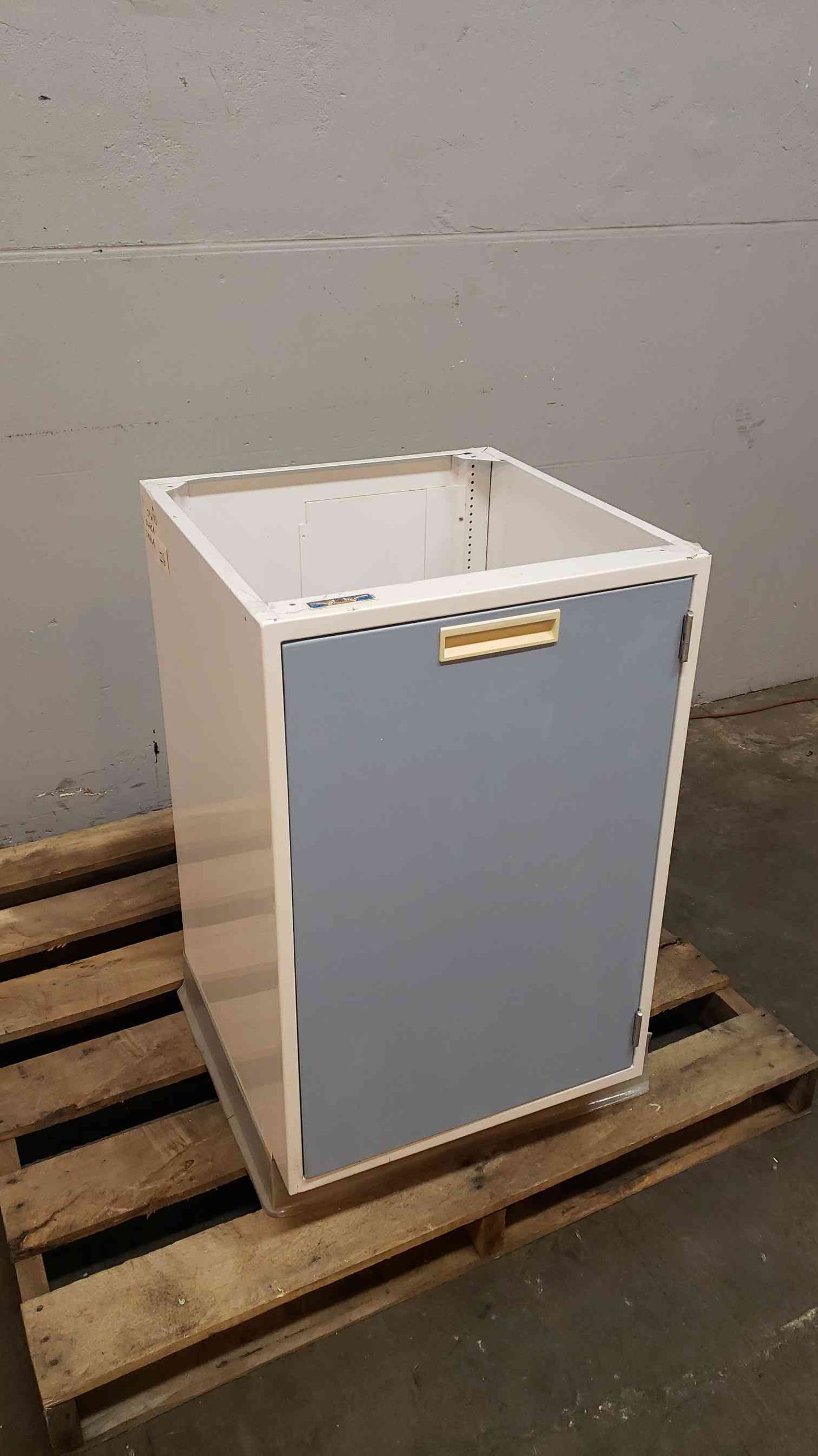 21" Fisher Hamilton Casework W/ 1 Door(3872AA)