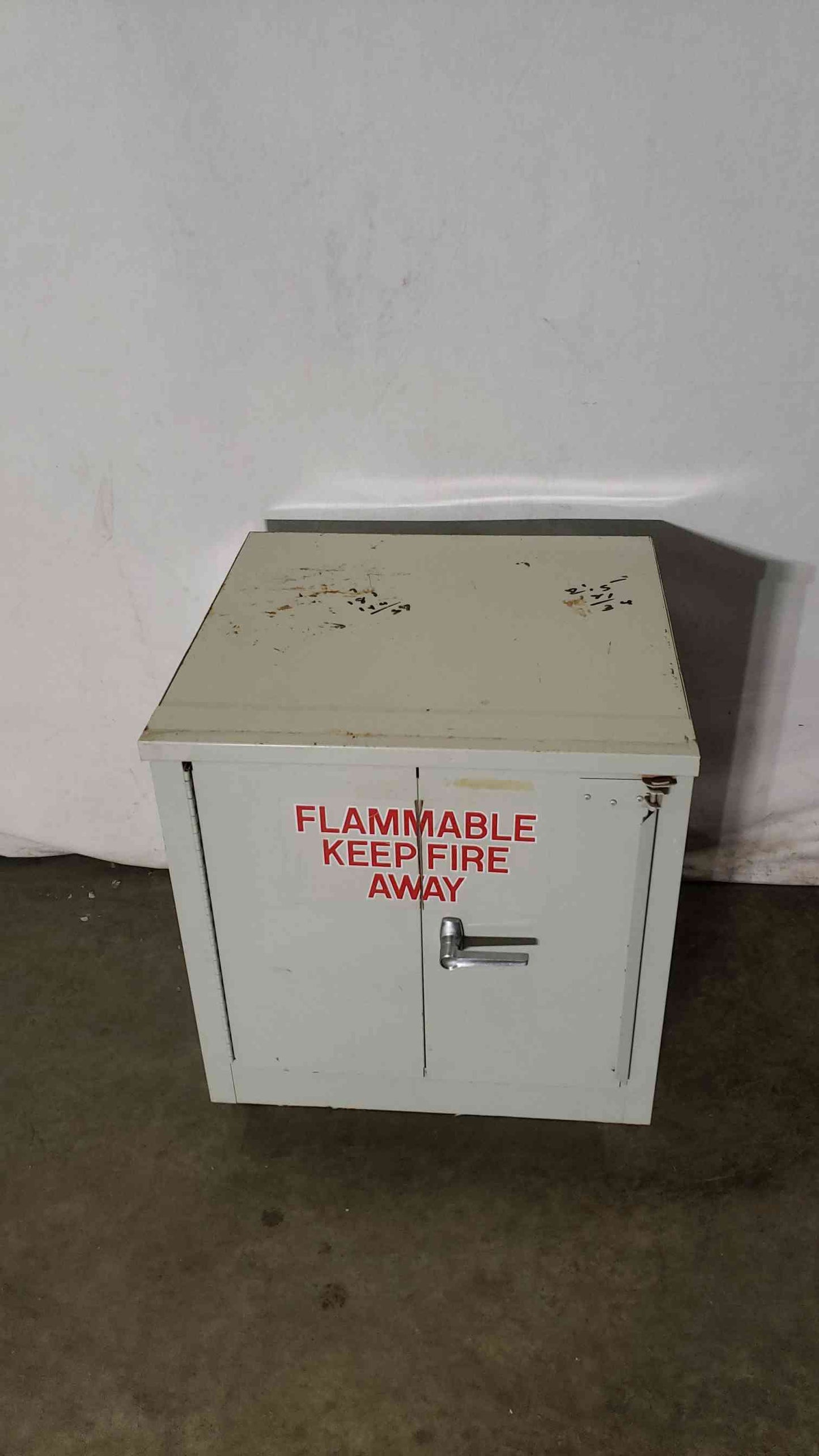 24x23x28 Flammable Cabinet(100180)