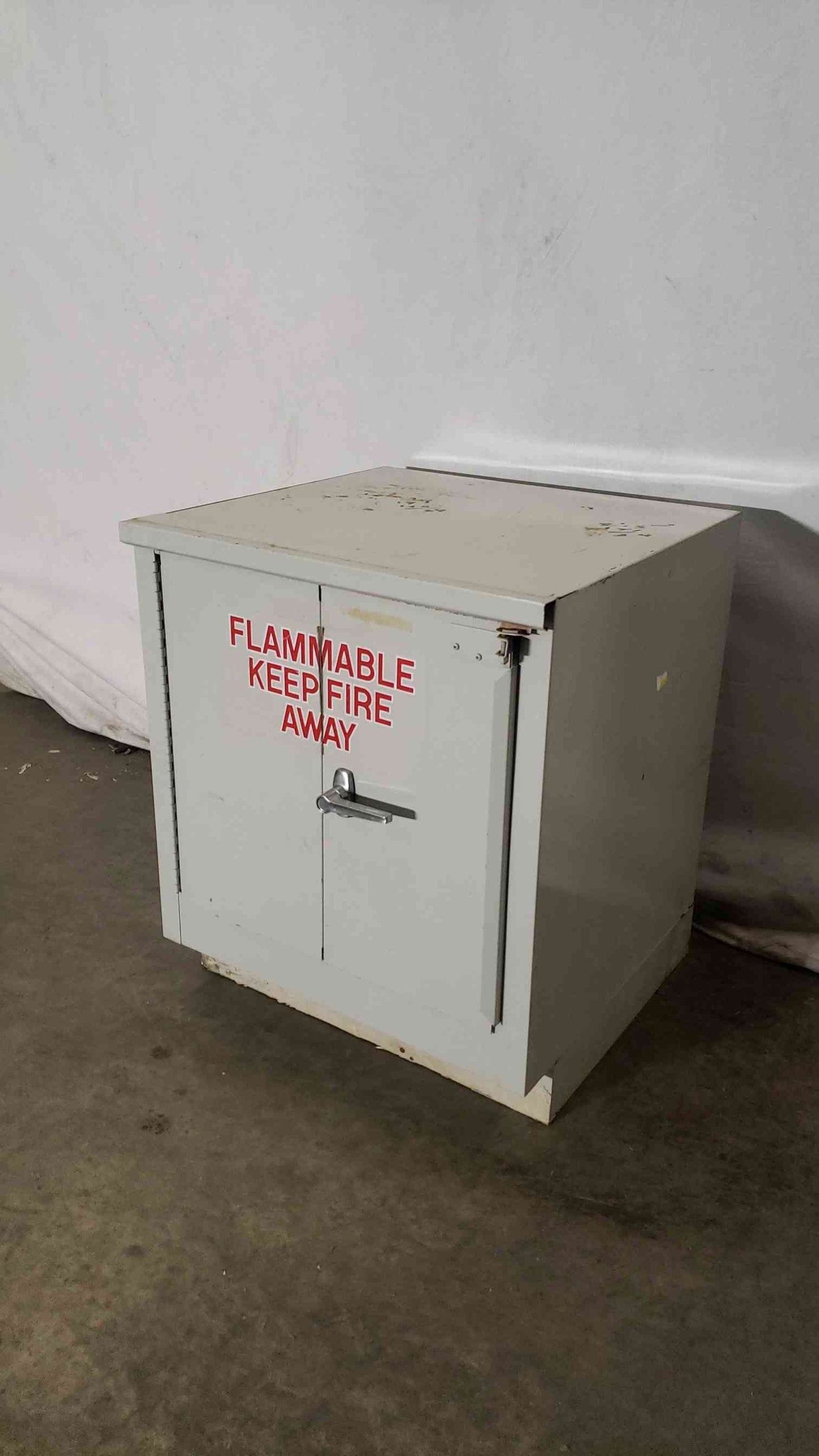 24x23x28 Flammable Cabinet(100180)