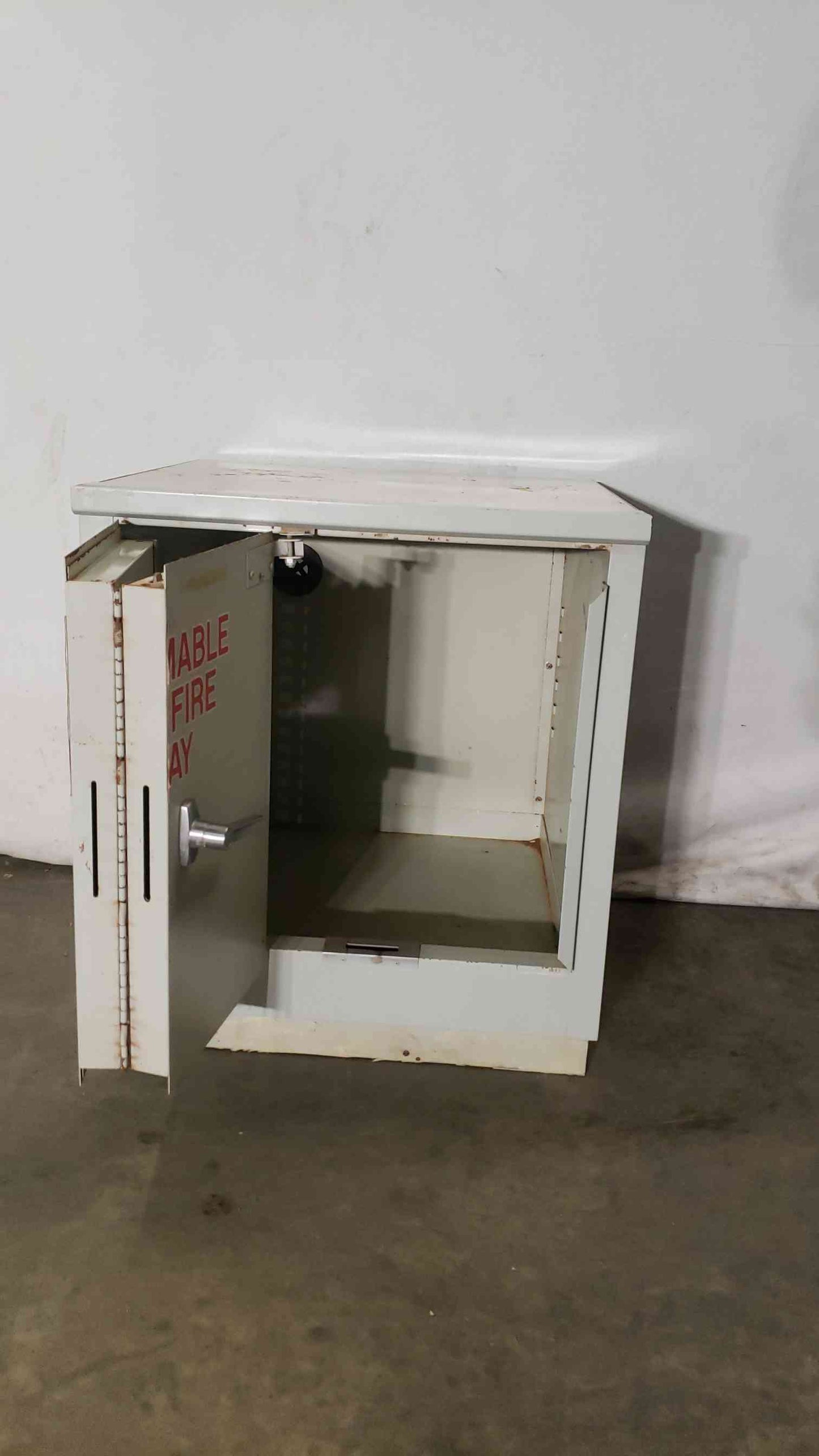 24x23x28 Flammable Cabinet(100180)