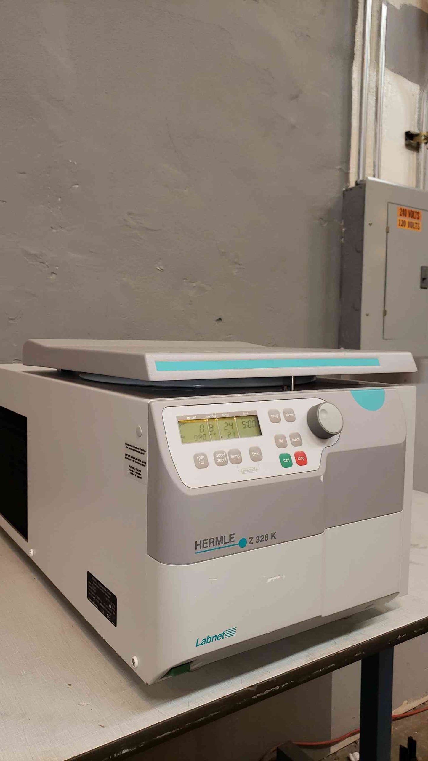 Labnet Hermile Ladner Z326K Refrigerated Cetrifuge