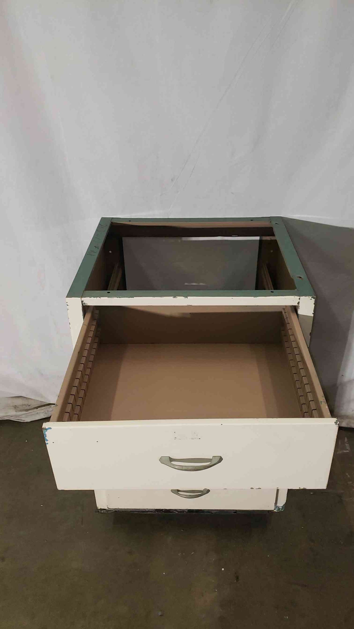 24x22x35 4 Drawer Casework(100550)