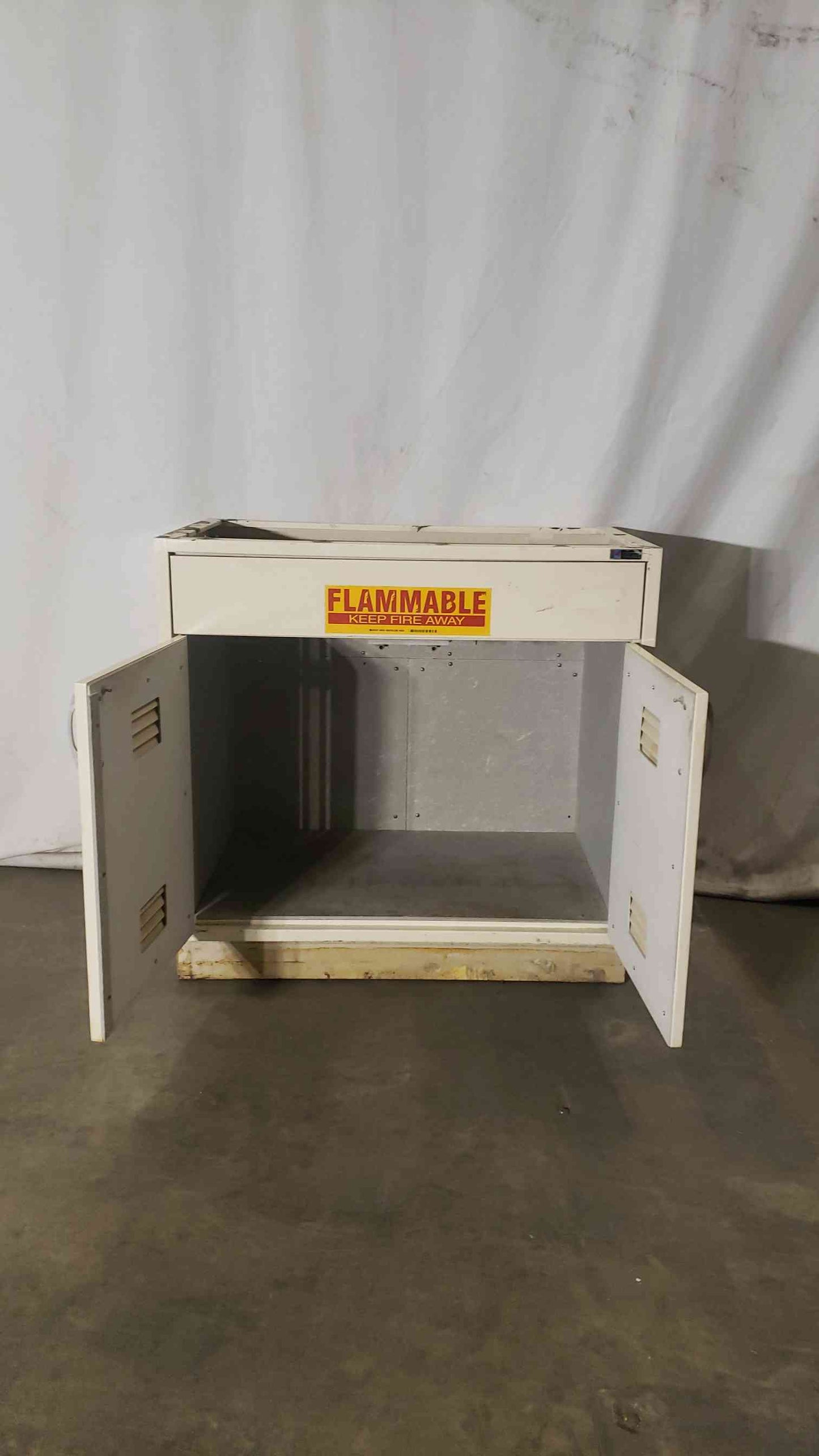 36x22x35 Kewaunee Flammable Casework(S6LLST1000)