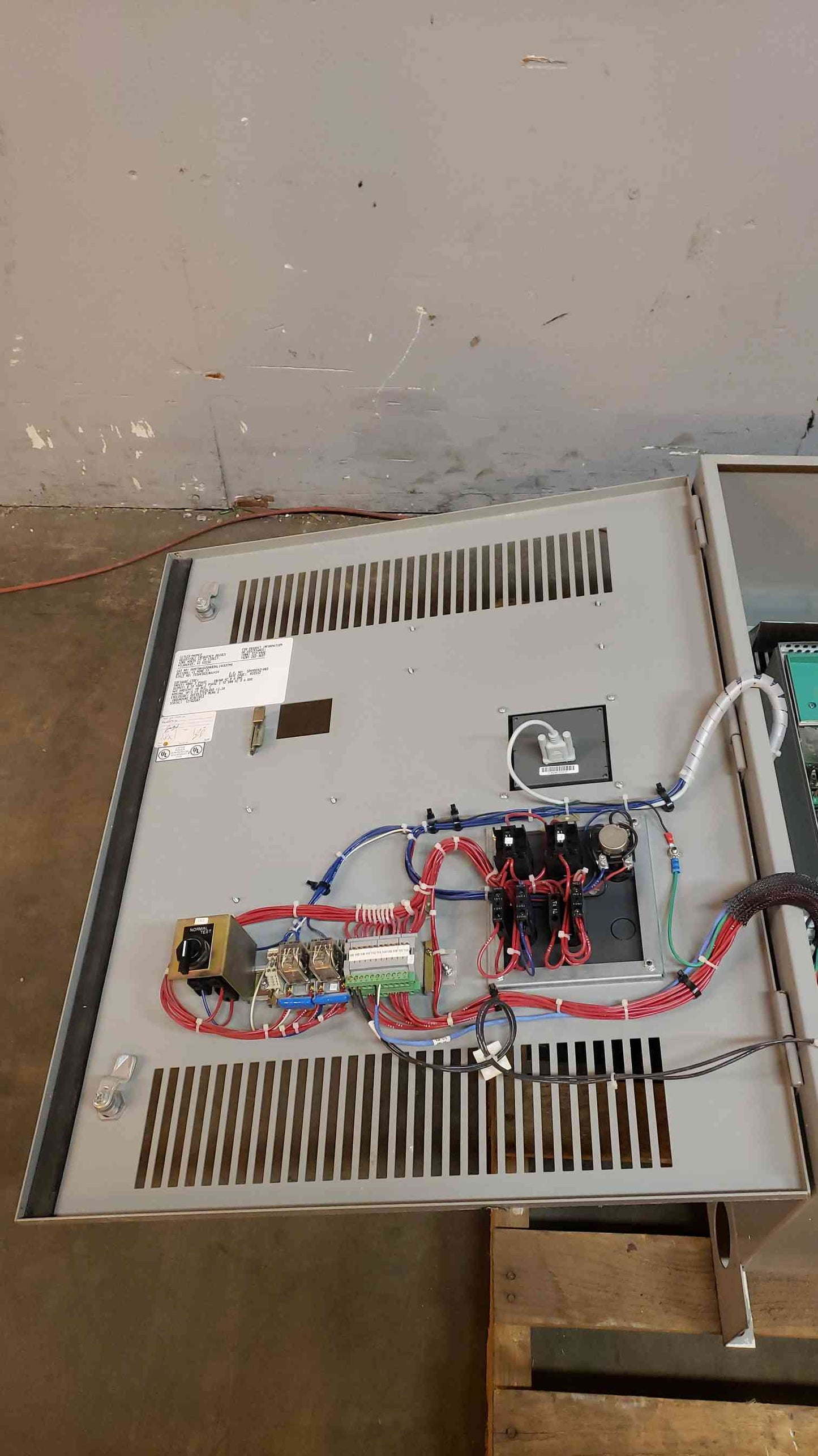 Cutler-Hammer HV9000 VFD 480v HV9F50AGV5M0B34LI4X5X7M8 (SKU: 4978AA)(4978AA)