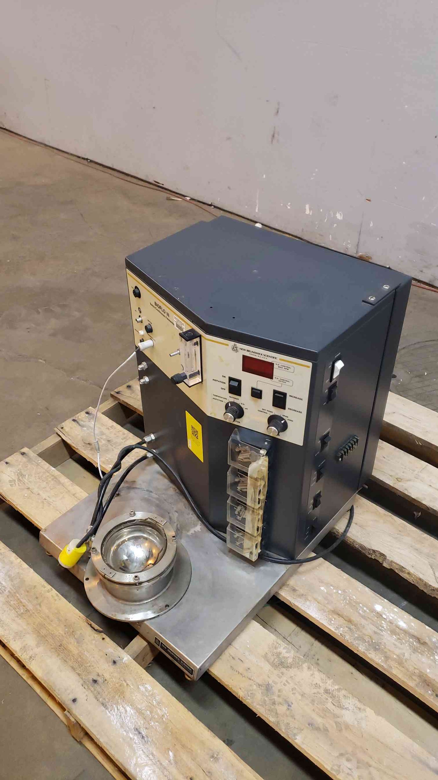 New Brunswick Batch/ Continuous Fermentor BioFlo III (SKU: 4542AA)