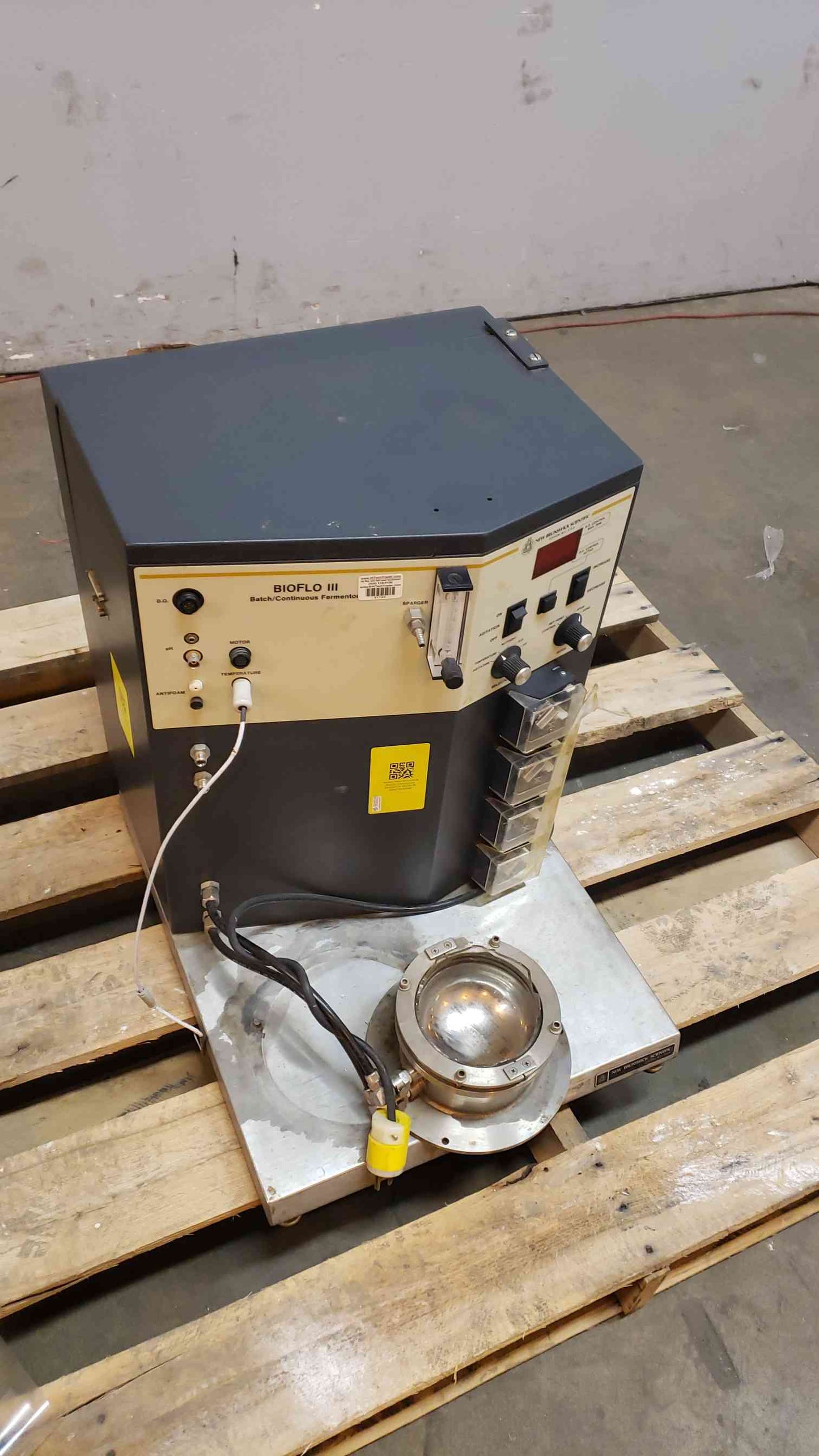 New Brunswick Batch/ Continuous Fermentor BioFlo III (SKU: 4542AA)