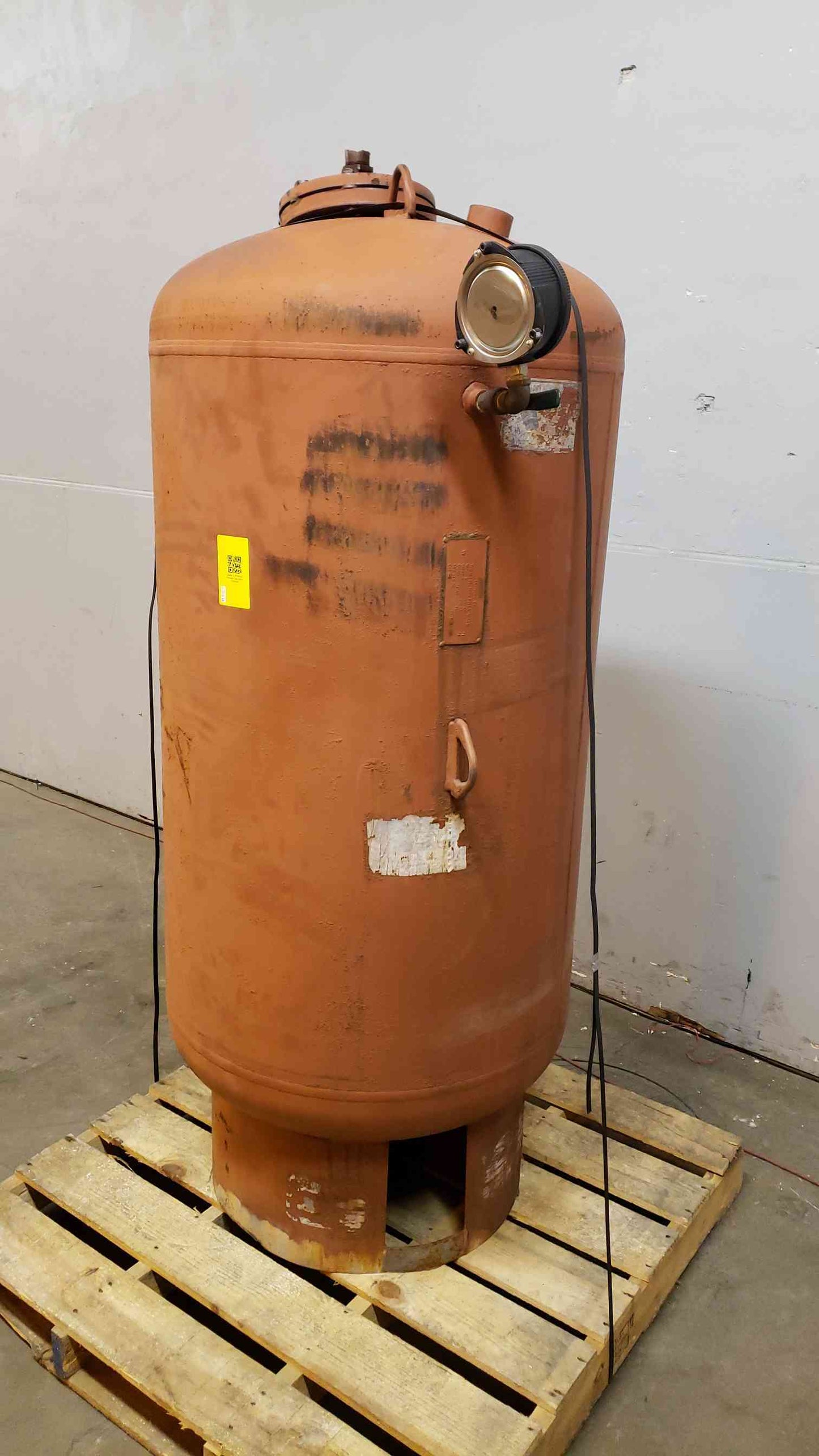 6'3" Metal Expansion Storage Tank 125PSI W/ Gauge (SKU: 5049AA)(5049AA)