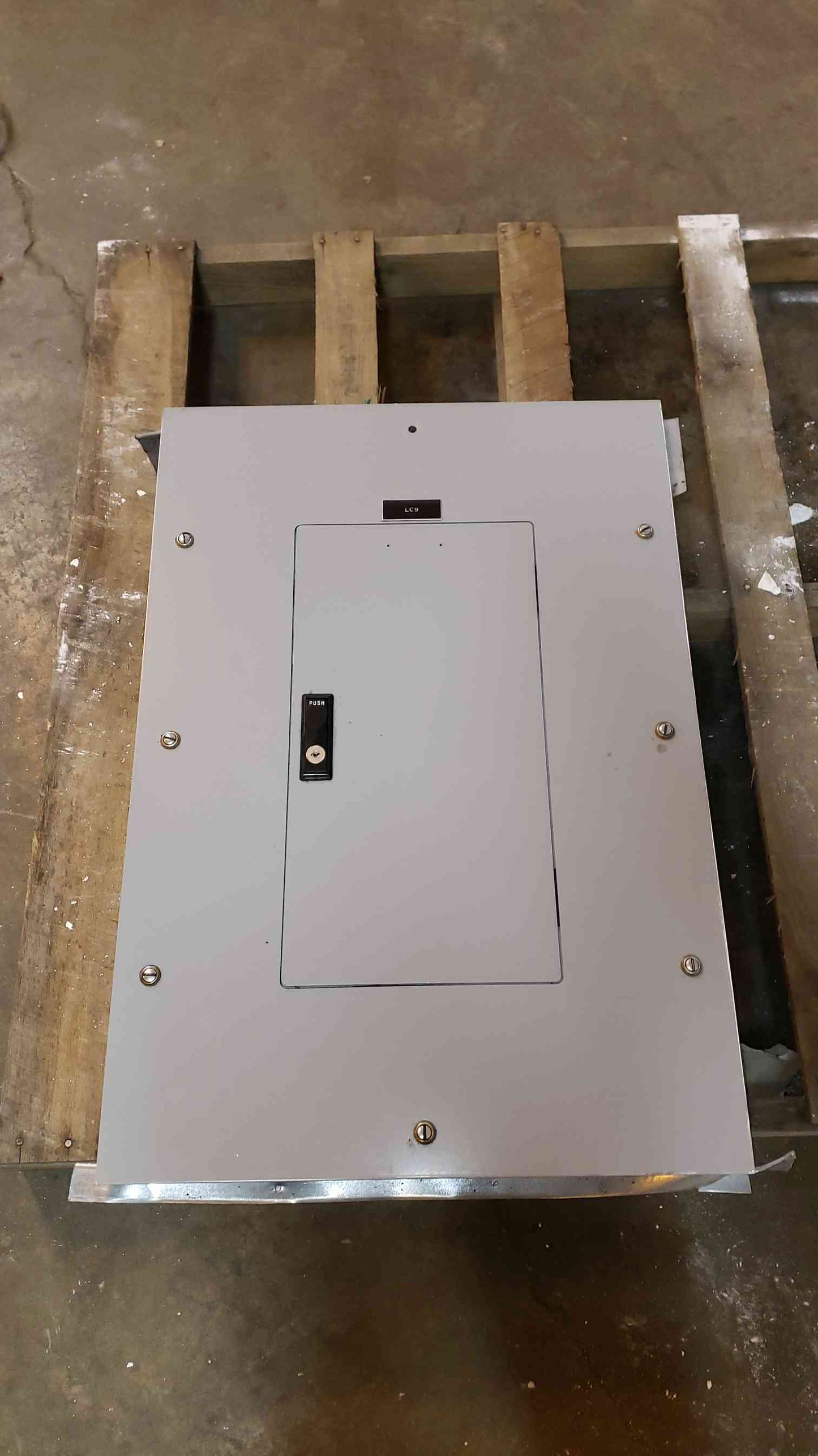 CutlerHammer 120/208 100A Panel Box PRL1 (SKU: 5510AA)(5510AA)