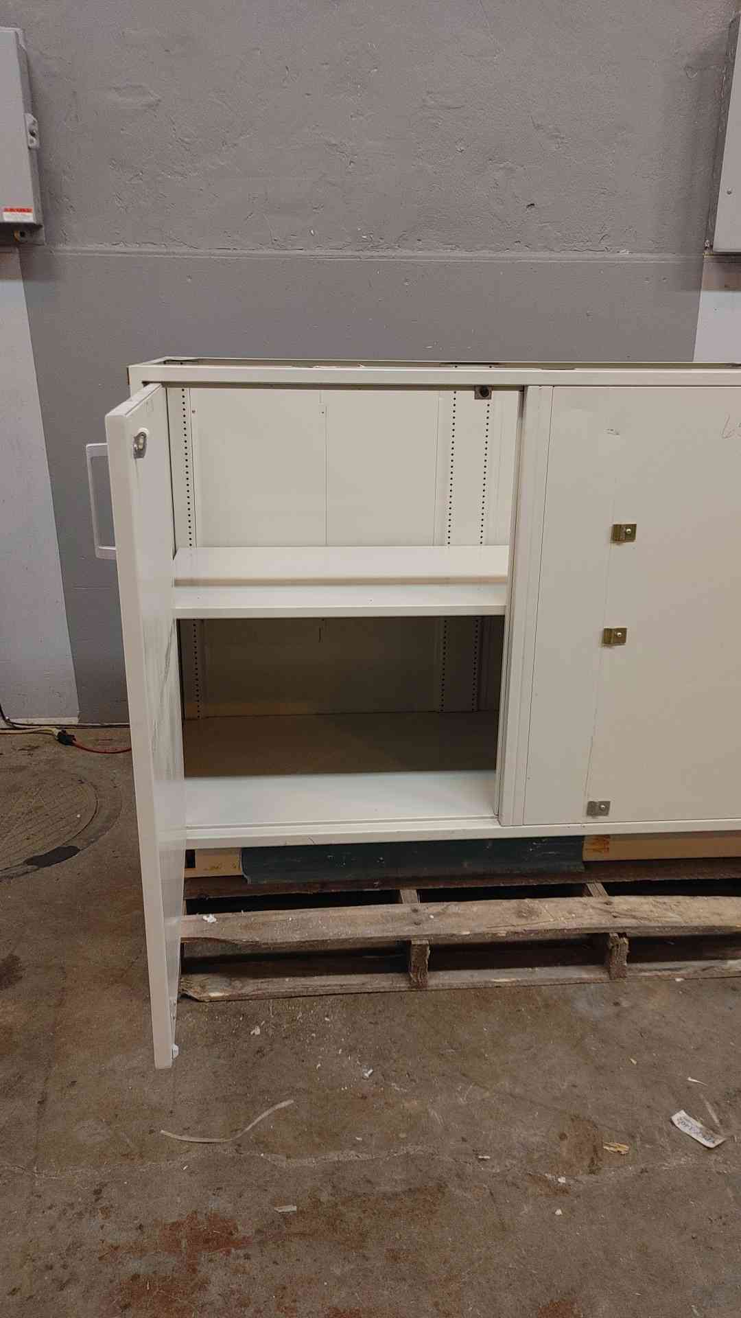 4' Corner Cabinet (1624AA)(1624AA)