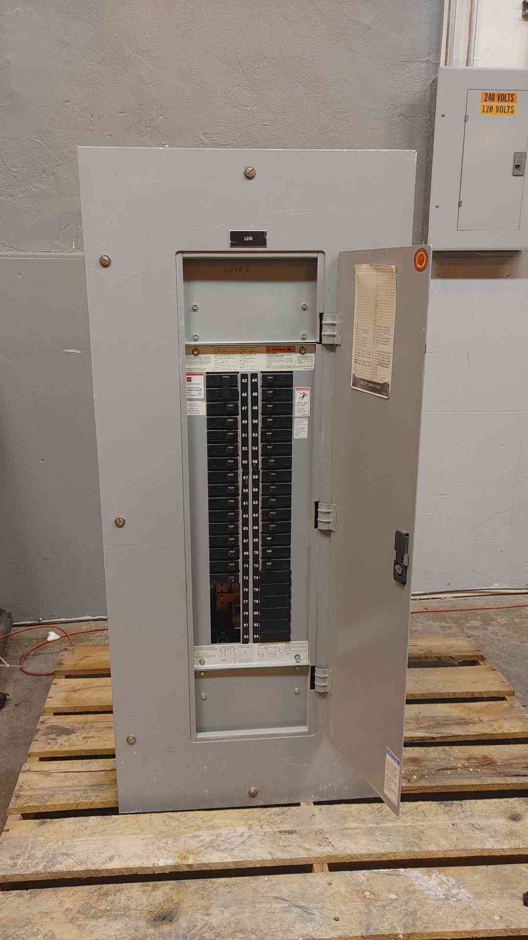 CutlerHammer 120/208V 225A Panel Box PRL1 (SKU: 5055AA)(5055AA)
