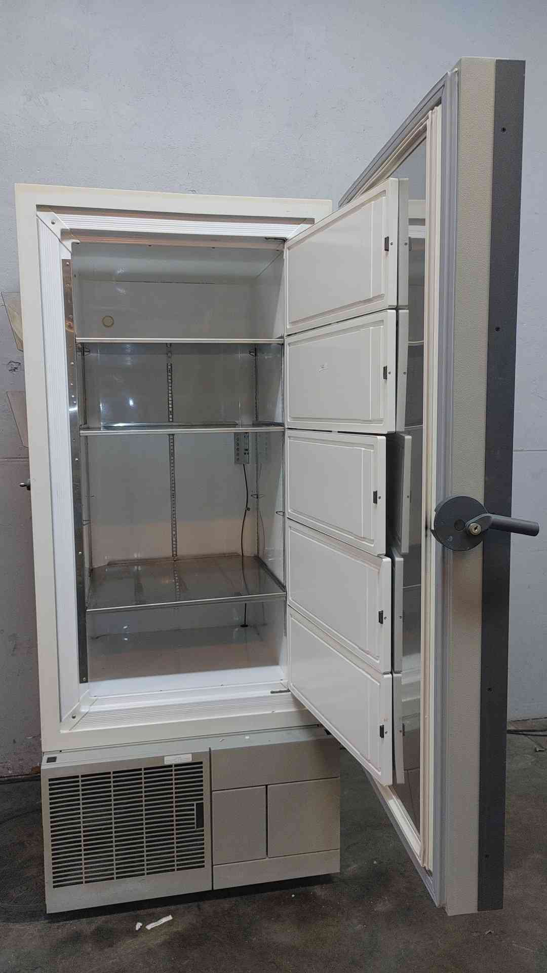 AS-IS Revco ULT1740-7-A14 Ultra Low Temp Freezer AS-IS Trips Breaker (3128AA)(3128AA)