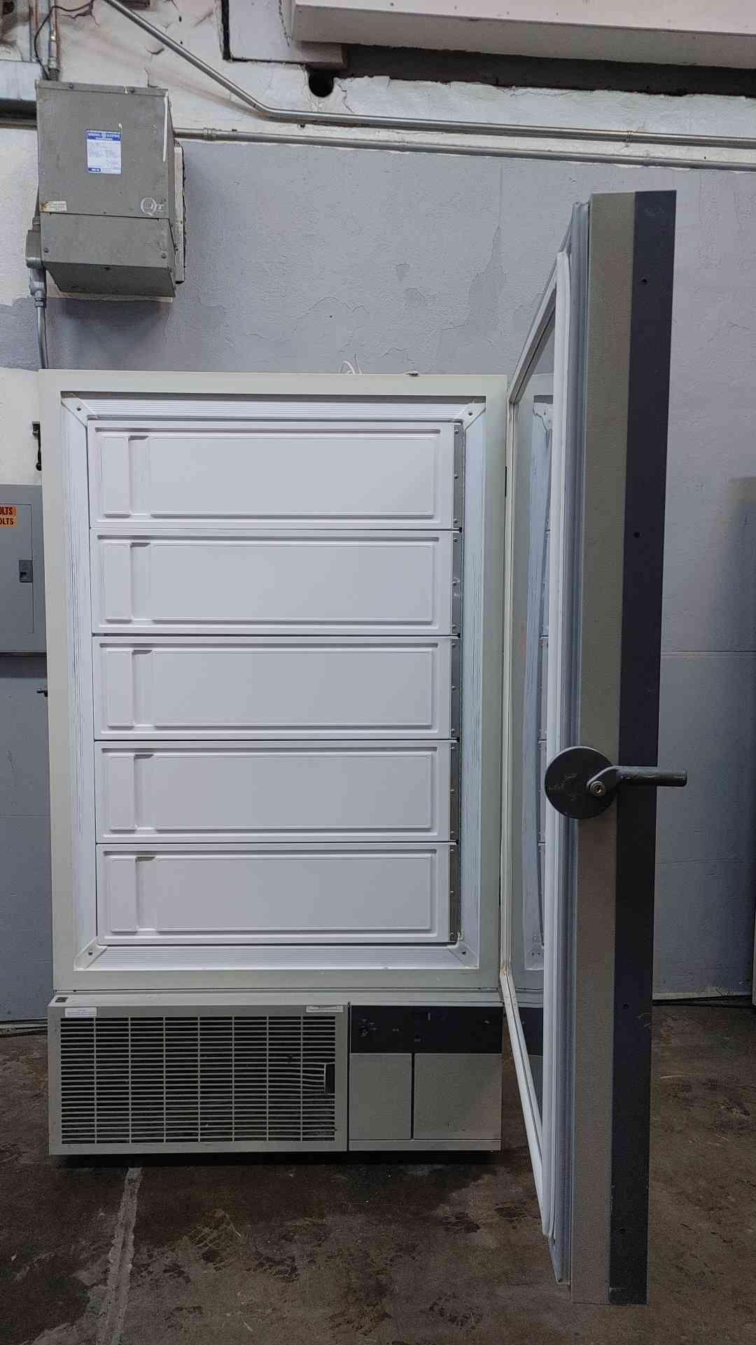 REVCO ULT2586-3-A34 Ultra Low Temp Freezer AS-IS Doesnt Fully Cool Need Charge (3124AA)(3124AA)