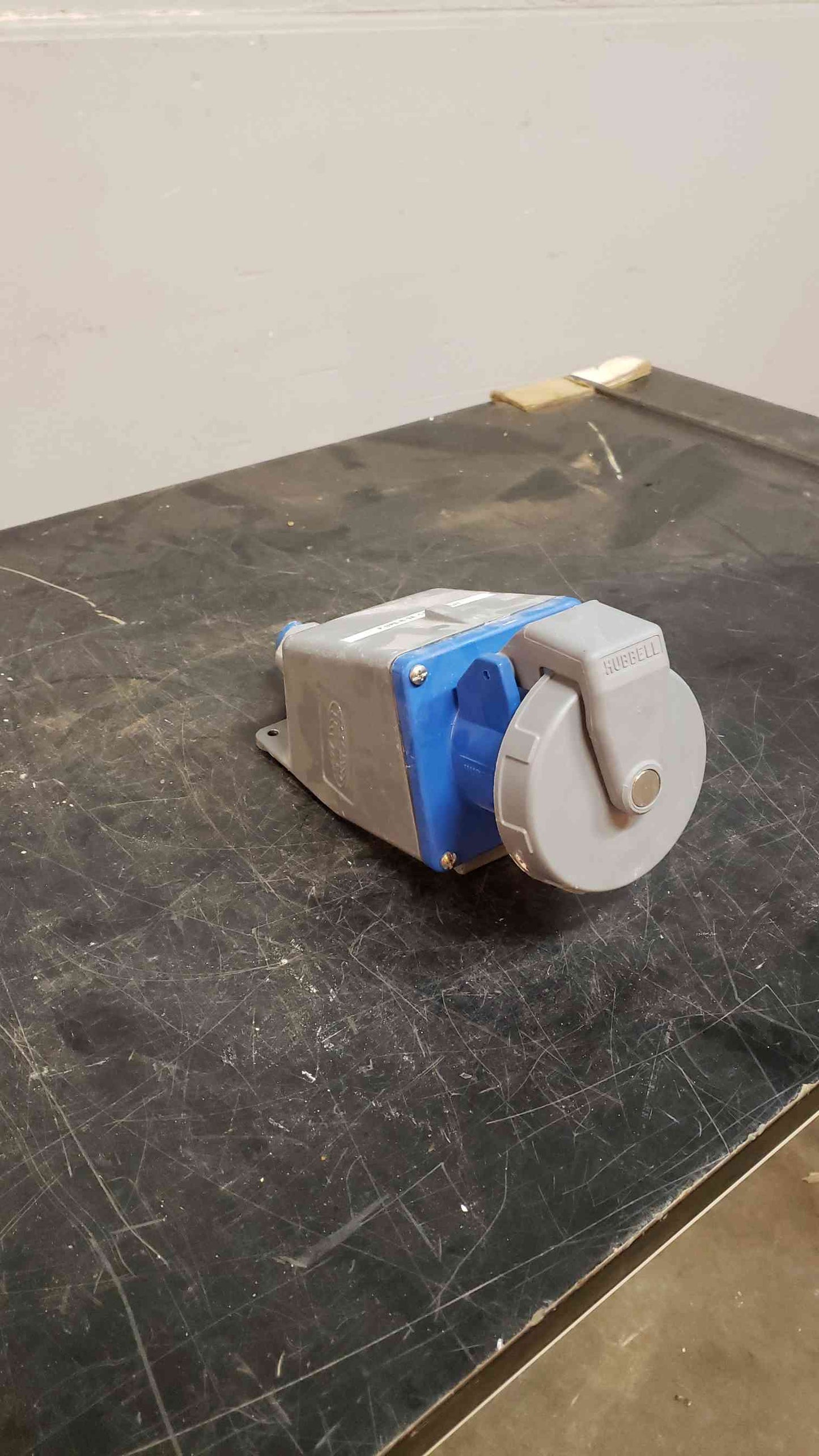 *Pickup Only* Hubbell 60A 250VAC 223A PLUG 460R9W (SKU:5571AA)(5571AA)