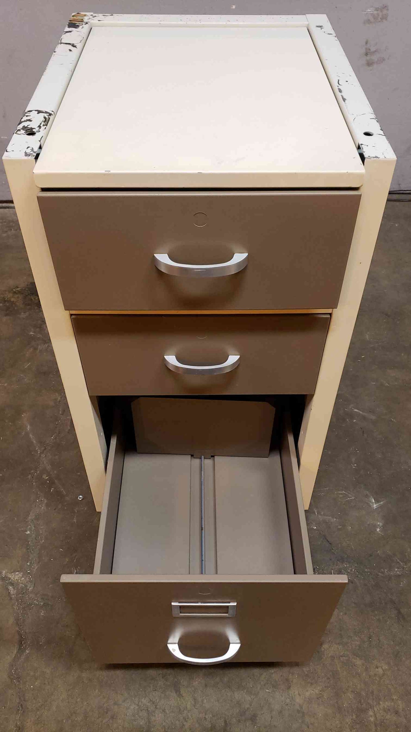 1'6" Duralab Drawer Casework (SKU: 13495AA)(13495AA)