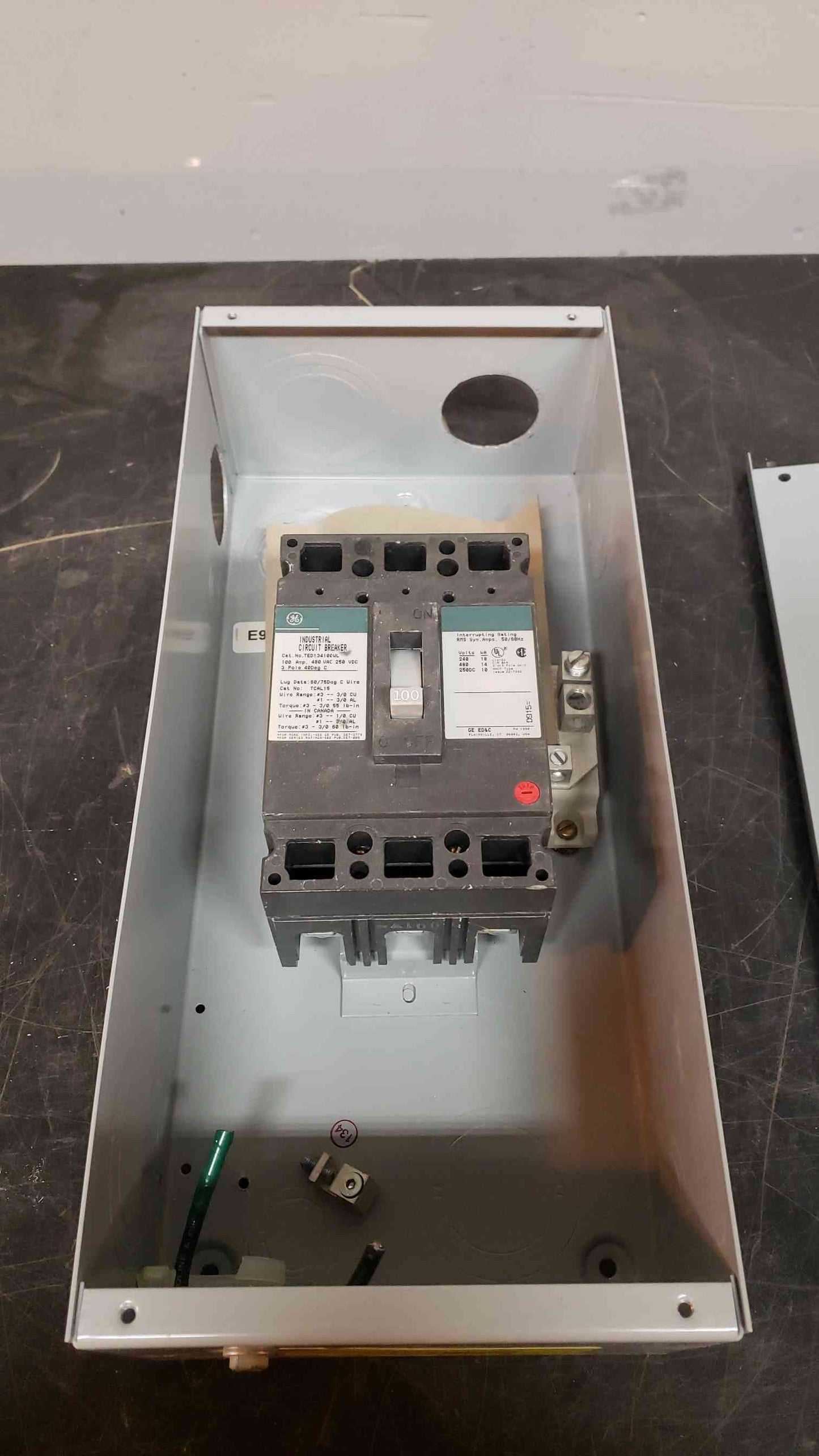 GE 100A Circuit Breaker in Enclosure 600VAC Max TED134100WL (SKU: 13984AA)(13984AA)