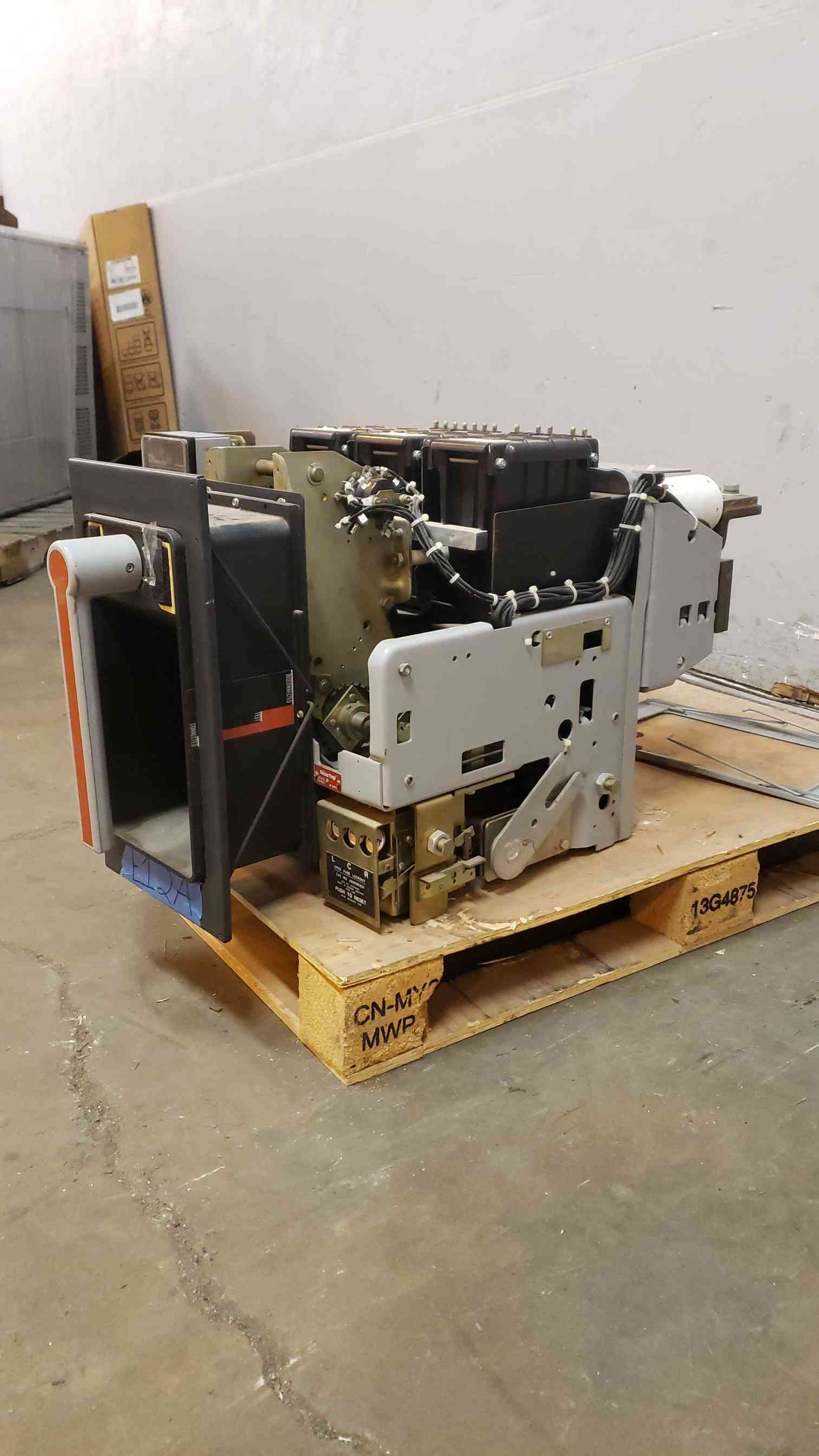 800A GE F Low Voltage Power Circuit Breaker AKRU8D301 (14494AA)(14494AA)