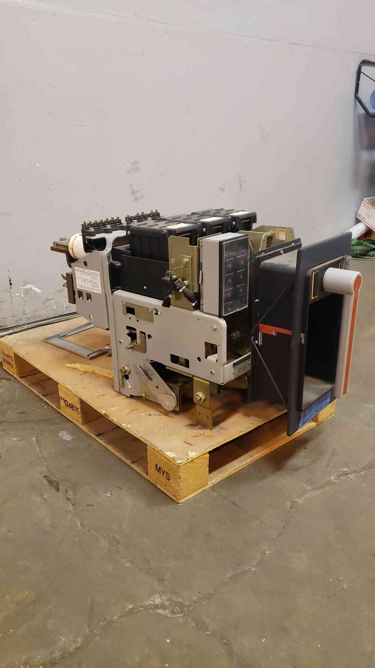 800A GE F Low Voltage Power Circuit Breaker AKRU8D301 (14494AA)(14494AA)