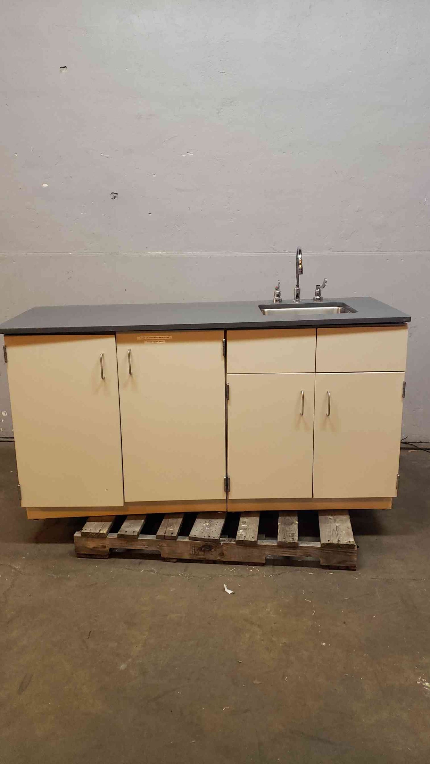 5'7" Jamestown Metal Casework Sink Bundle (14478AA)(14478AA)