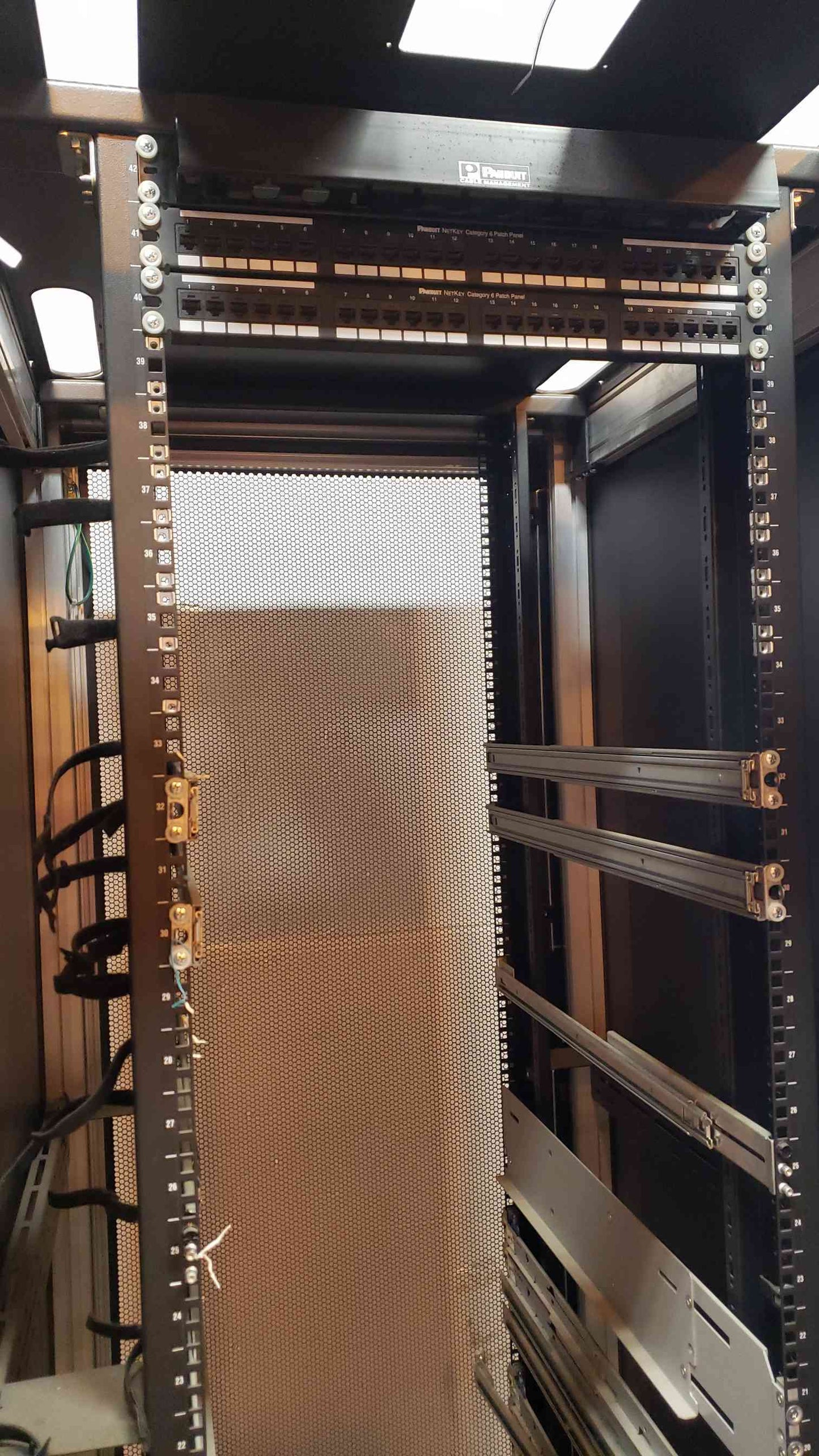 Emerson Extra Wide Server Cabinet Rack 49x32x79 Fully Enclosed (SKU: S6LLST11084)