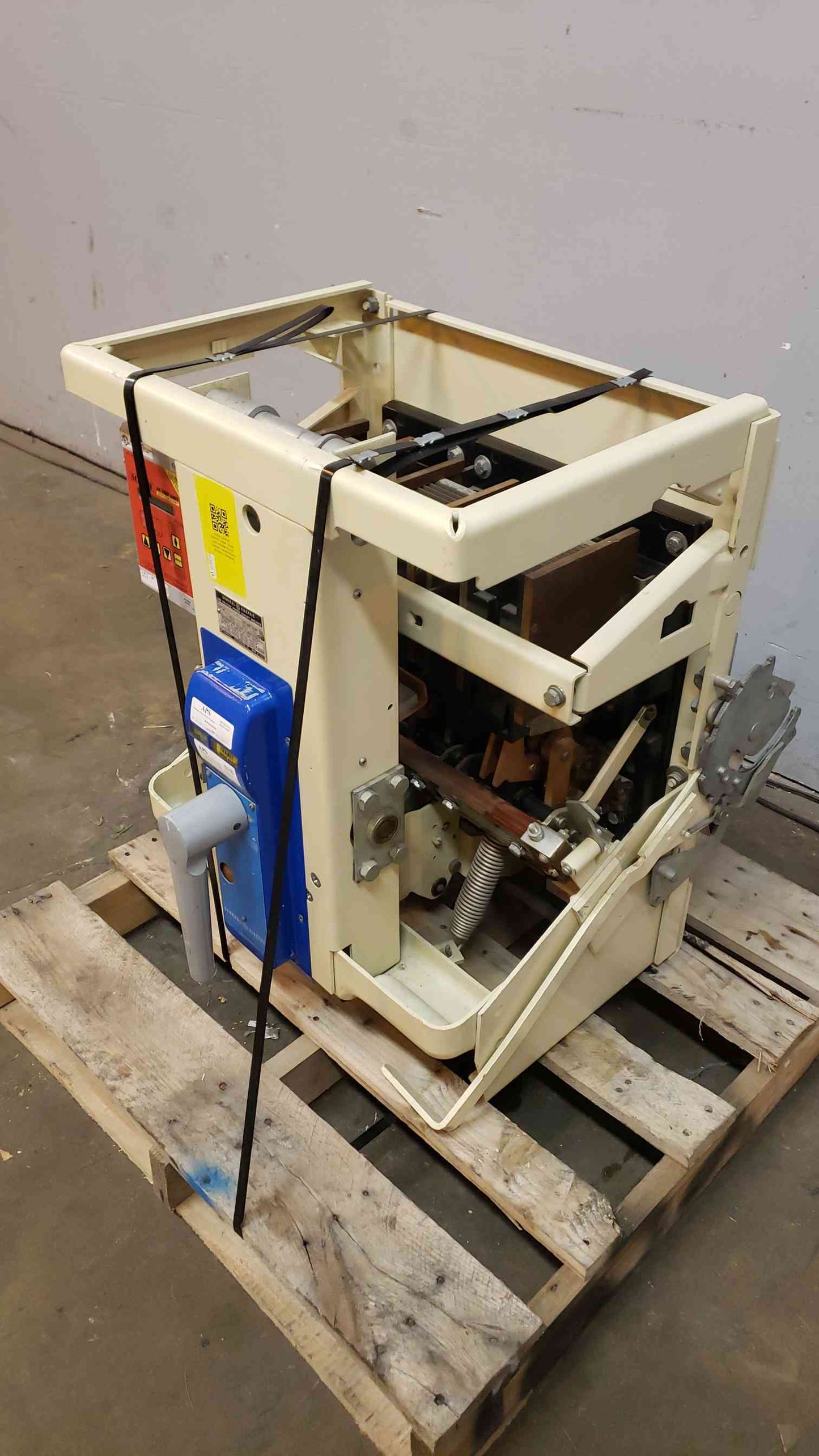 GE 1600A 3 Pole Low Voltage Circuit Breaker 166A263042VX (SKU: 14969AA)(14969AA)