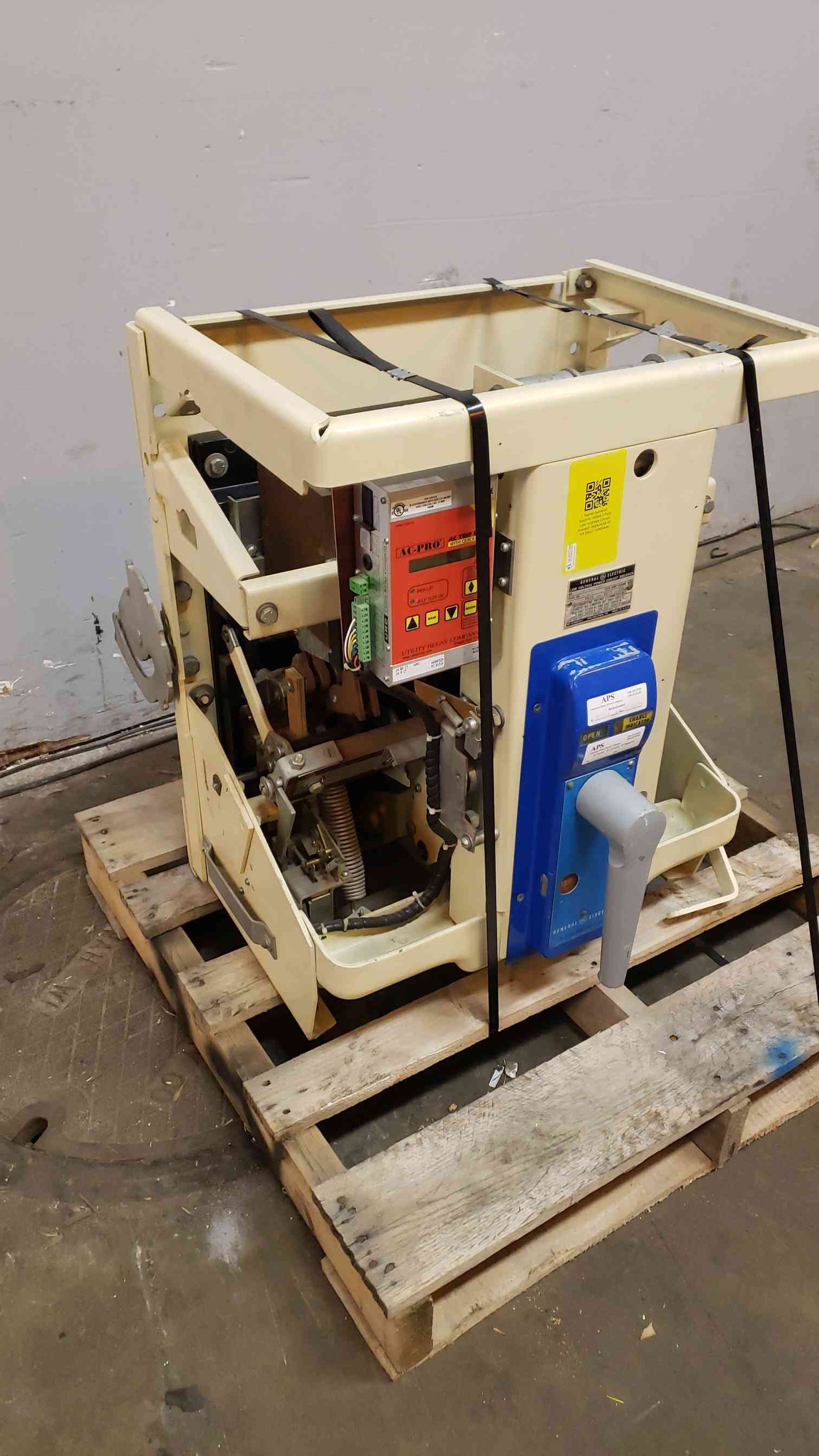 GE 1600A 3 Pole Low Voltage Circuit Breaker 166A263042VX (SKU: 14969AA)(14969AA)