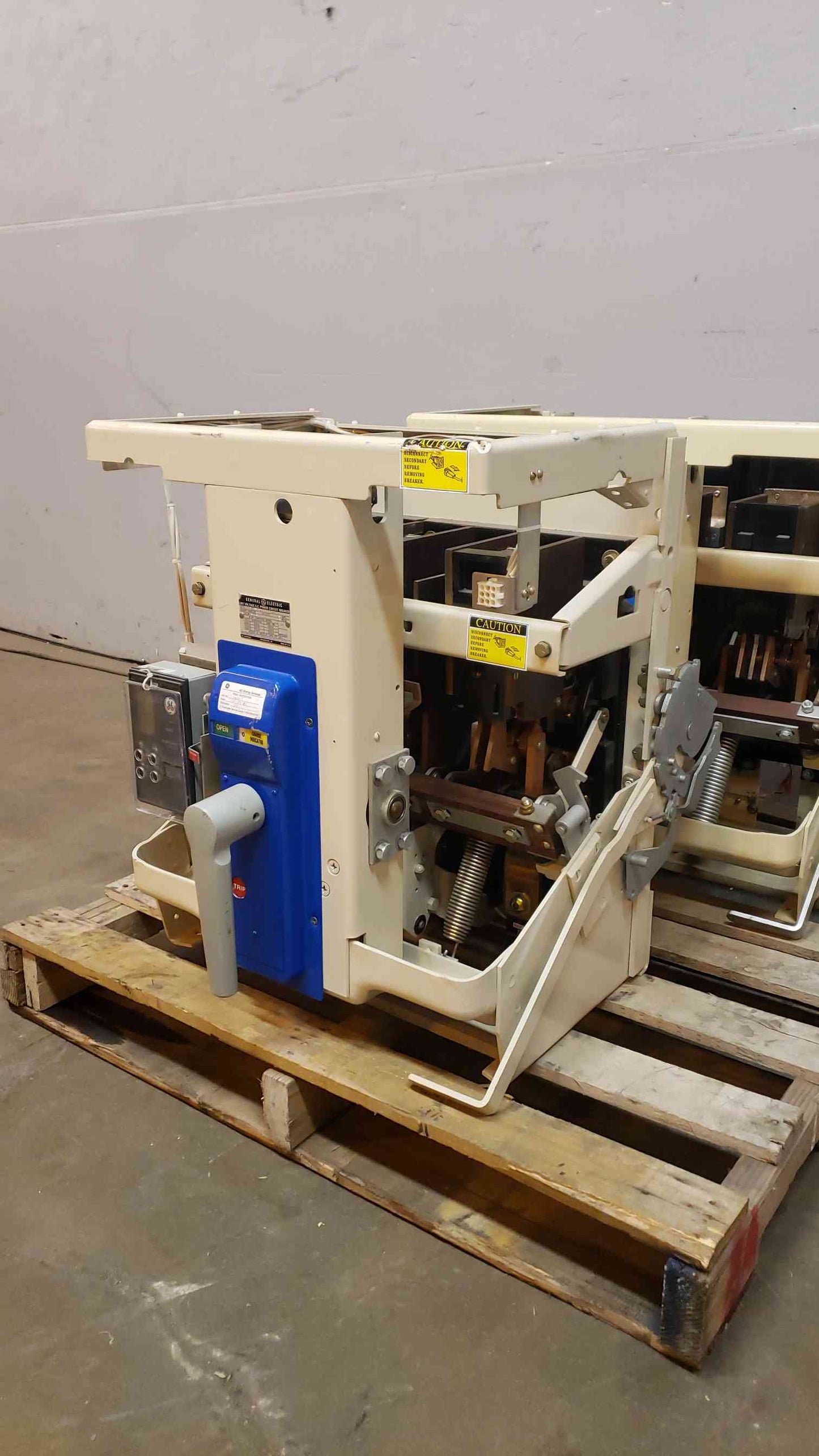 General Electric Low Voltage Power Circuit Breaker 1600A 600V (14992AA)(14992AA)
