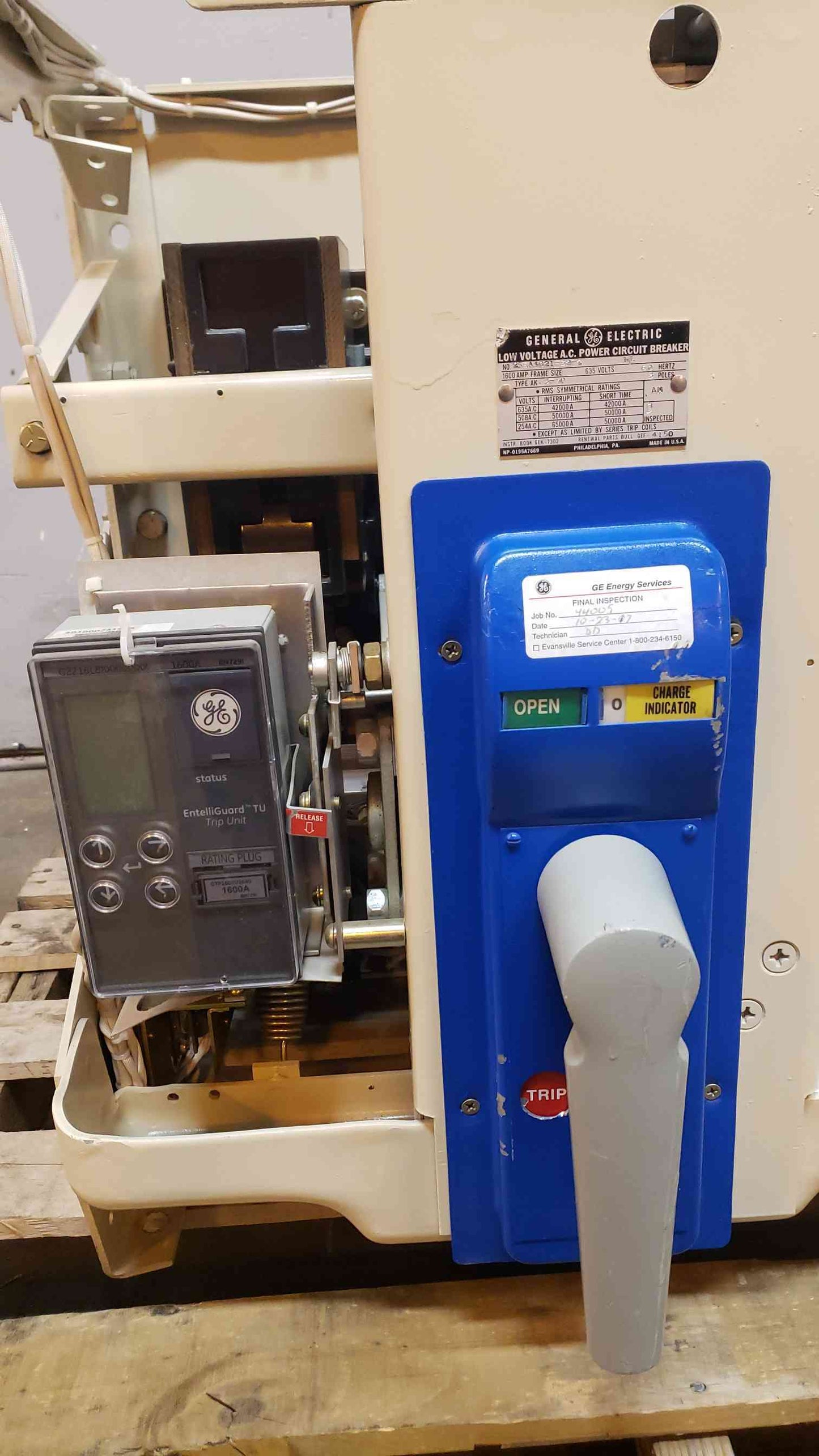 General Electric Low Voltage Power Circuit Breaker 1600A 600V (14992AA)(14992AA)
