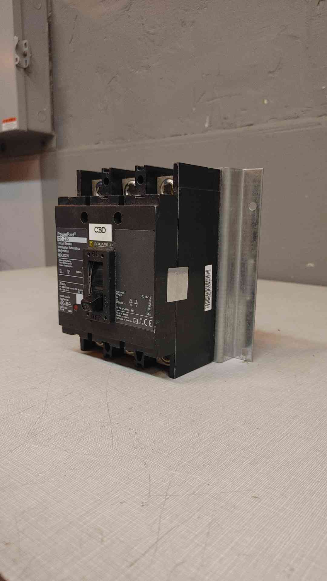 Square D QDL32225 PowerPact Circuit Breaker 225A 240V 3P 3PH QD 225 225 Amp(3641AA)