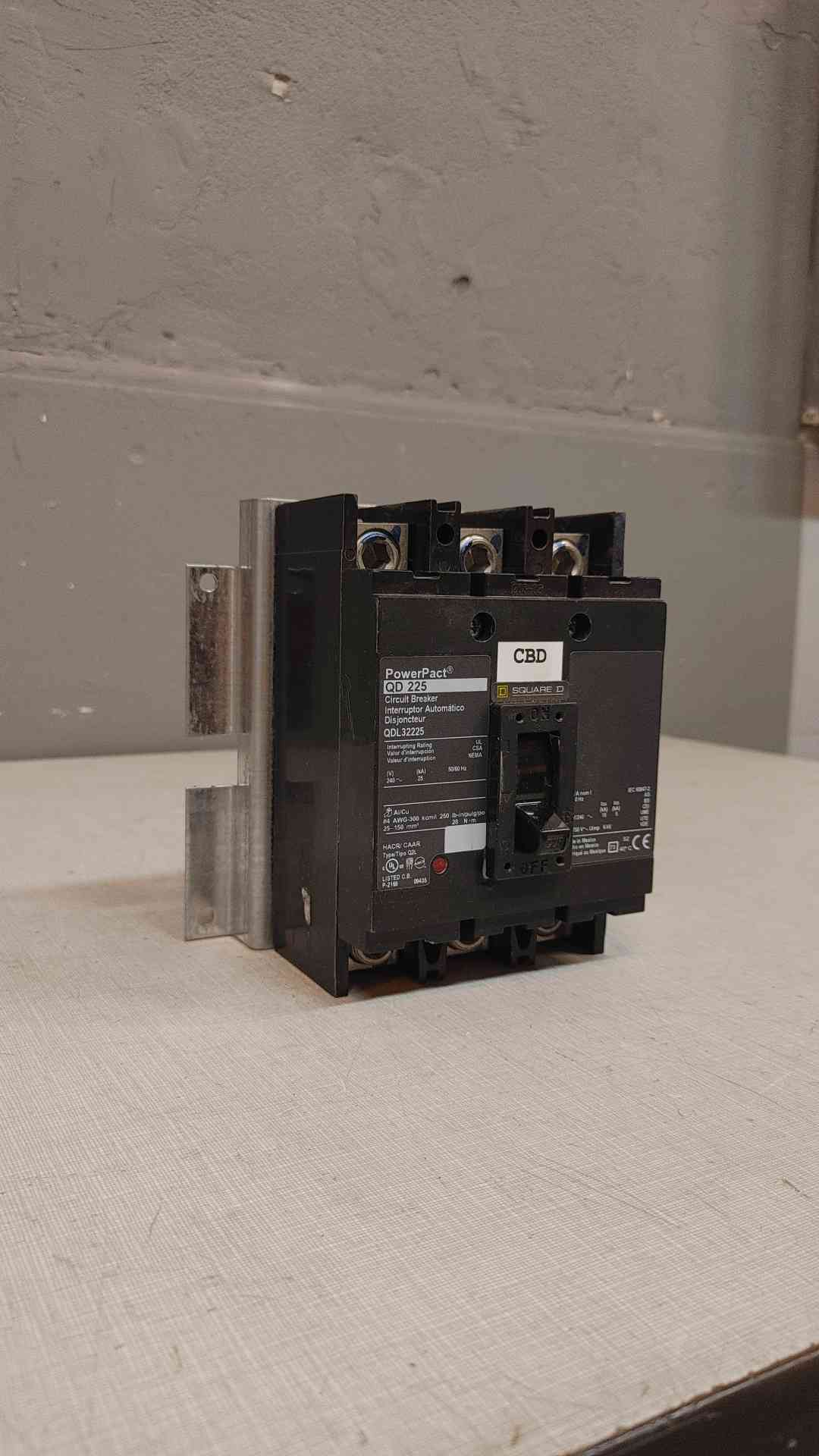Square D QDL32225 PowerPact Circuit Breaker 225A 240V 3P 3PH QD 225 225 Amp(3641AA)