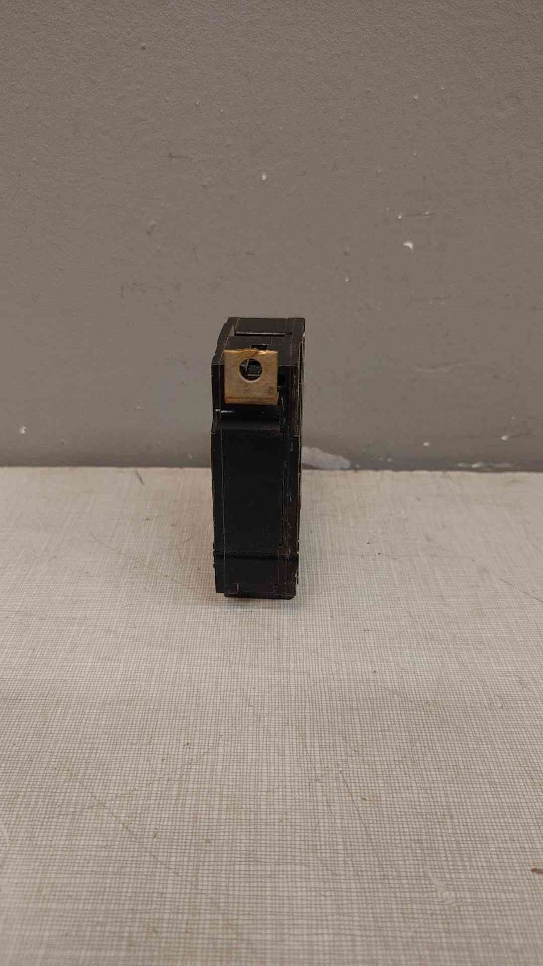Lot of 60 General Electric 20A 1 Pole Circuit Breaker(101690)