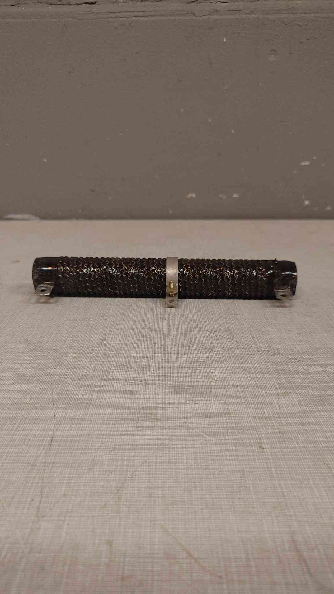 *Pickup Only* New Ohmite Lug Resistor 300W E300K1R0 (SKU:101660)(101660)