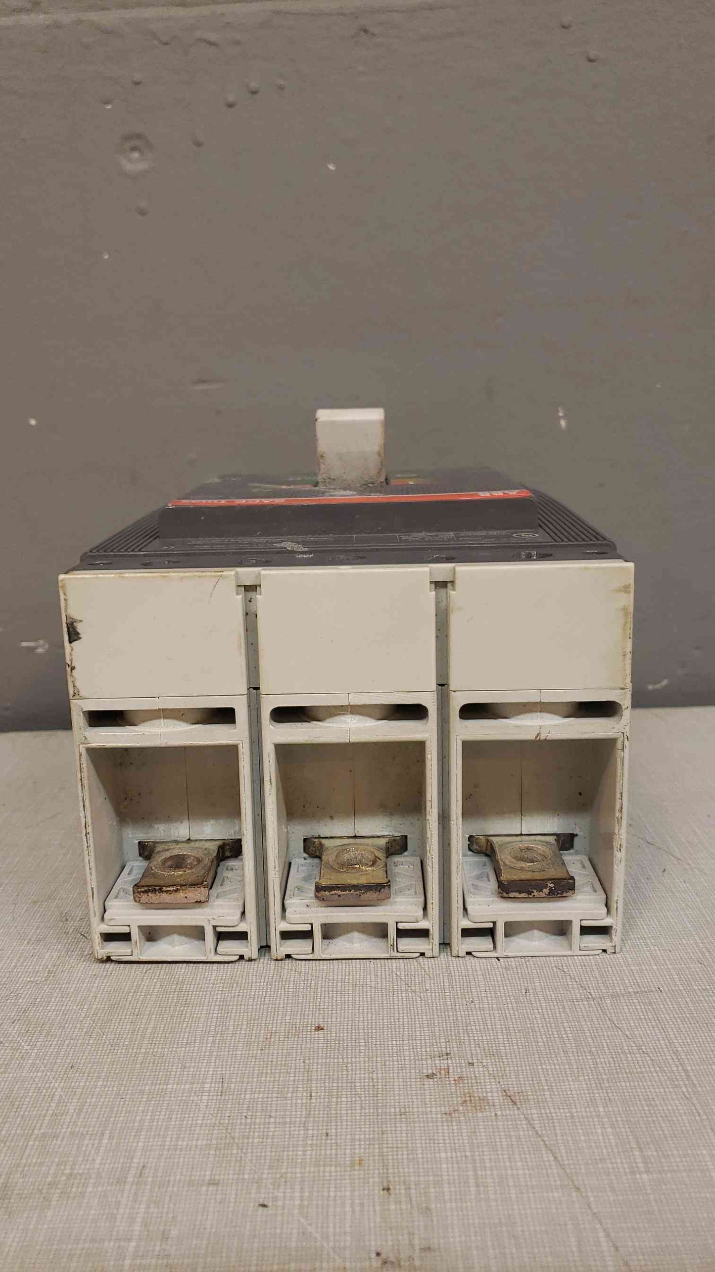 ABB SACE 3 Pole Breaker 400A E93565 600V (SKU:103228)(103228)