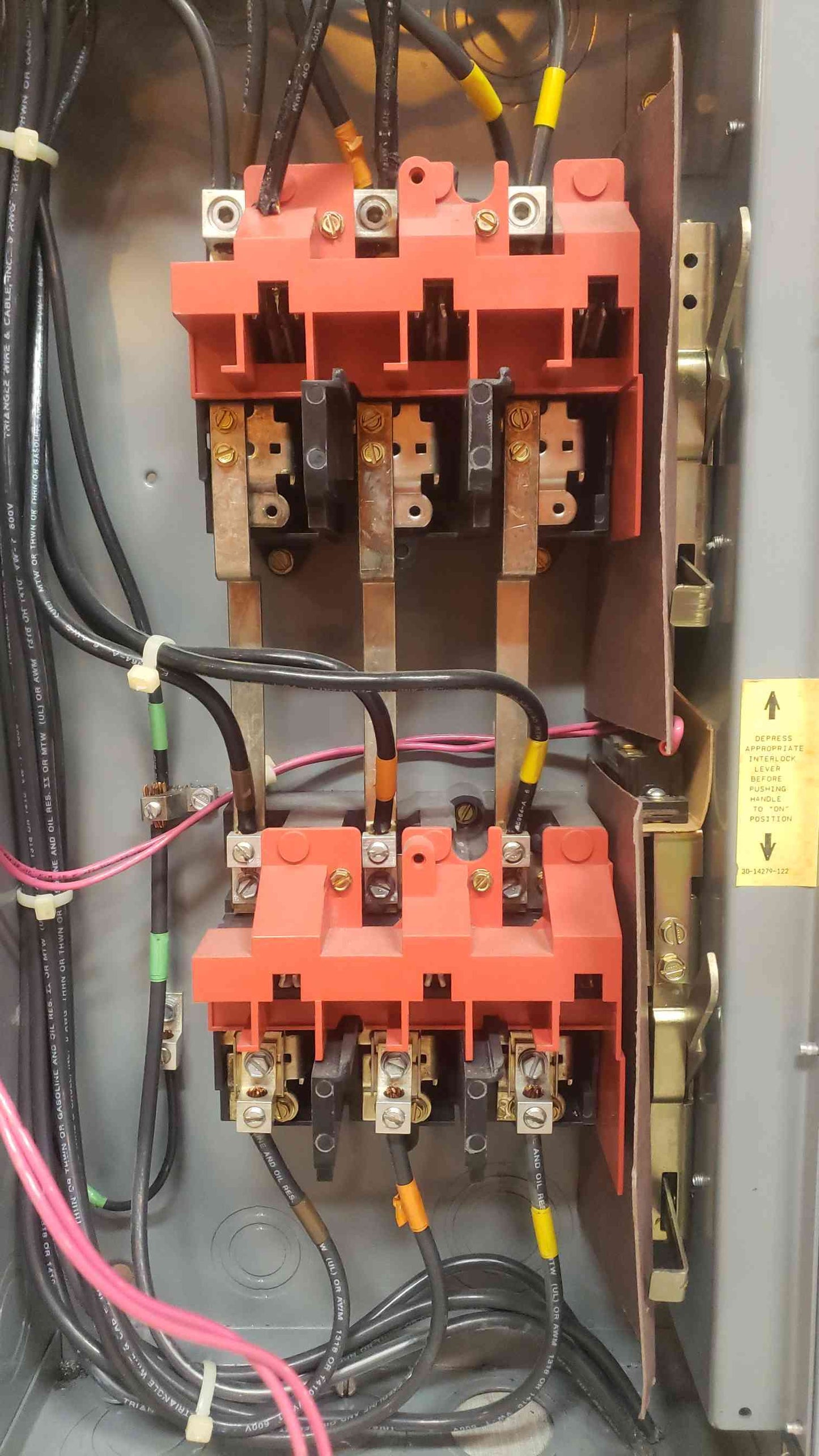 CutlerHammer Double Throw Safety Switch 600VAC 60A 3 Pole 3PH E5239G (SKU:103251)(103251)