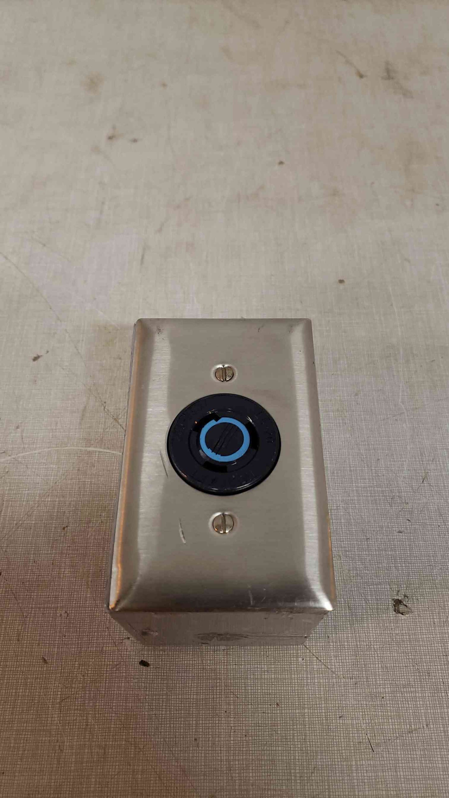 Lot of 68 Leviton Receptacle 20A 250V L6-20(103272)