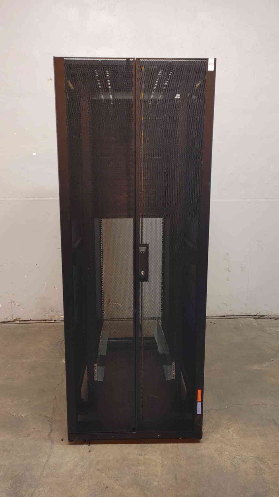 AR3350 42U APC Fully Enclosed Rolling Server Rack