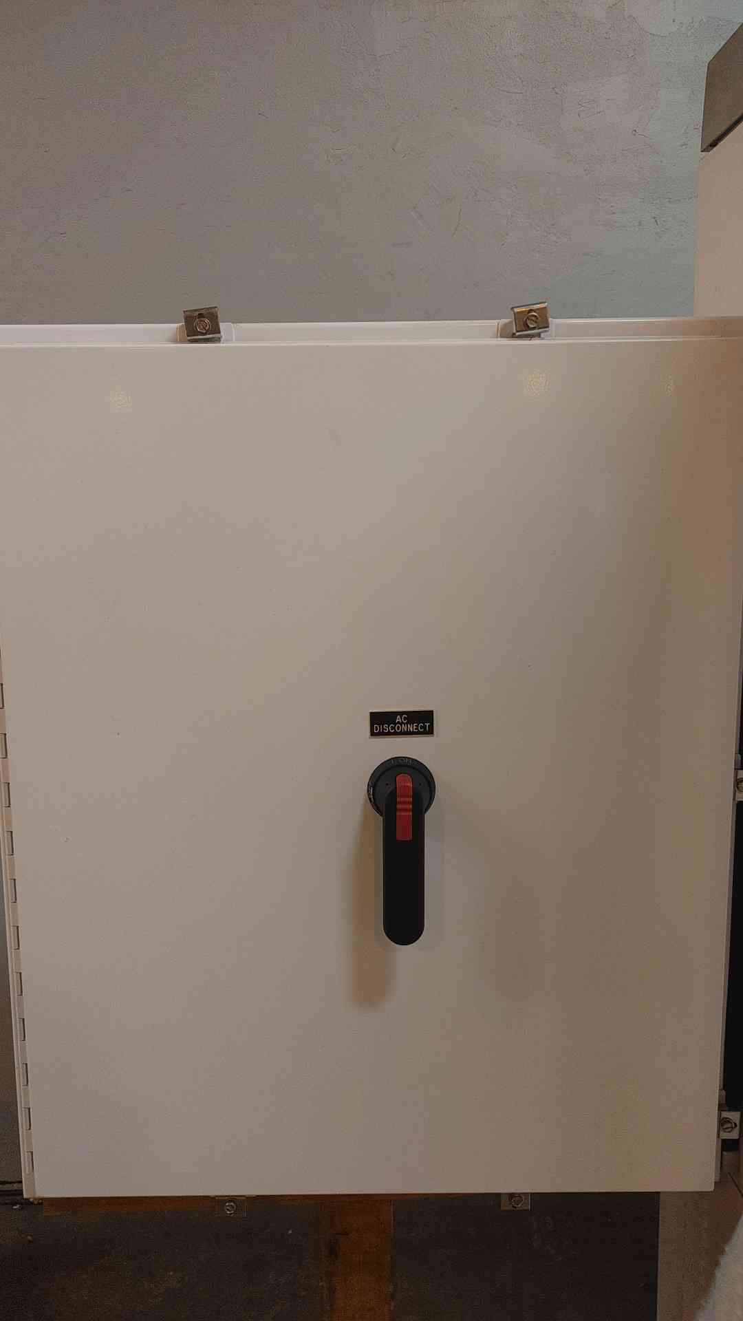 Trace Technologies Photovoltaic Inverter 225KVA 3PH 208VAC 234KW(103412)