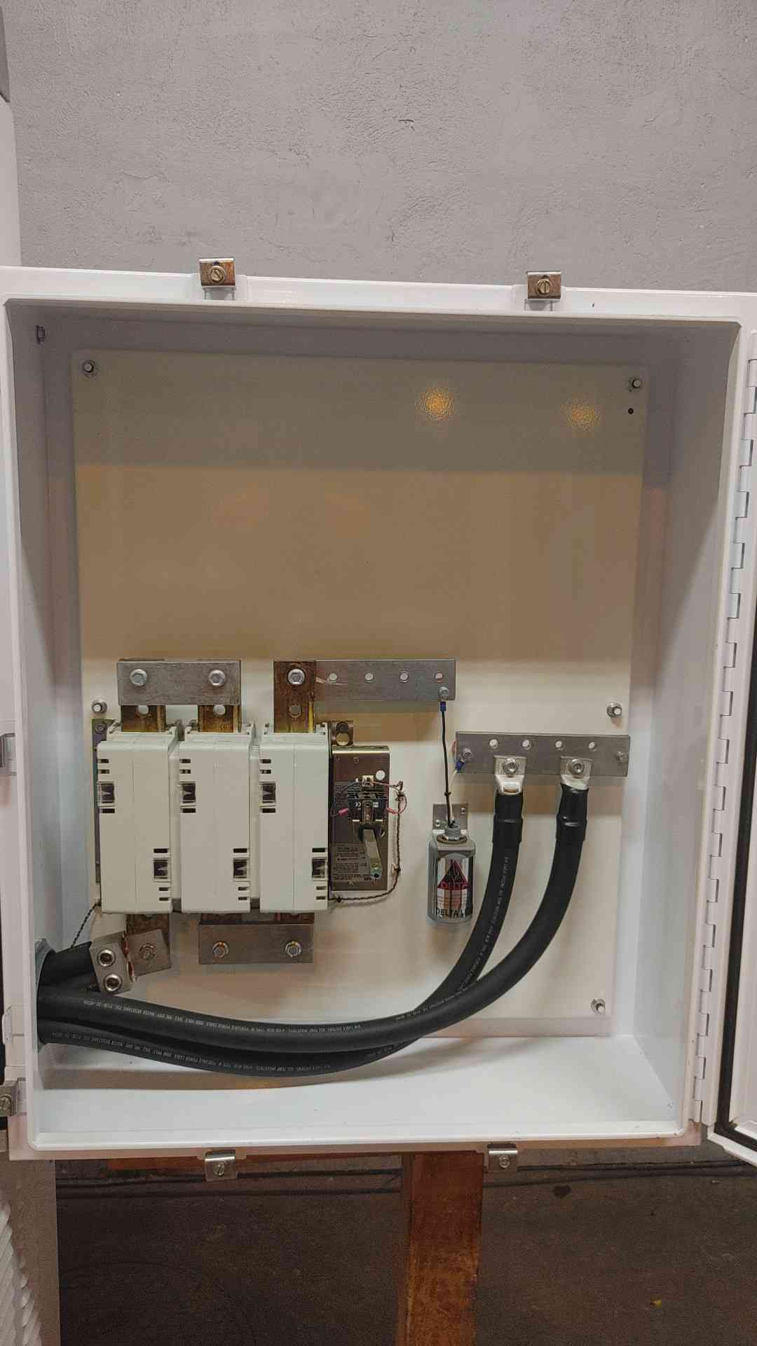 Trace Technologies Photovoltaic Inverter 225KVA 3PH 208VAC 234KW(103412)