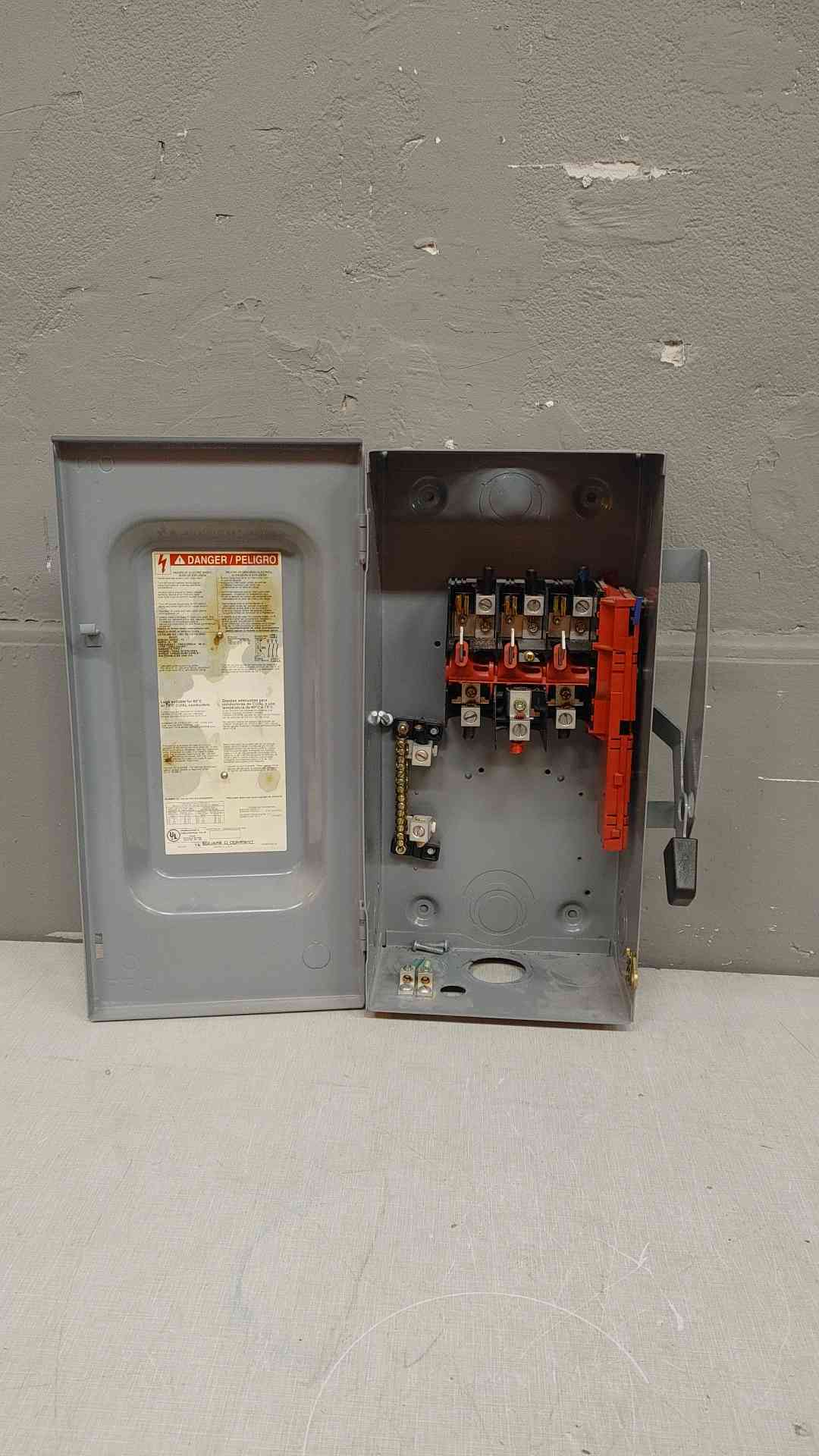*Pickup Only* Square D General Duty Safety Switch Interruptor 100A 240VAC AL(103641)