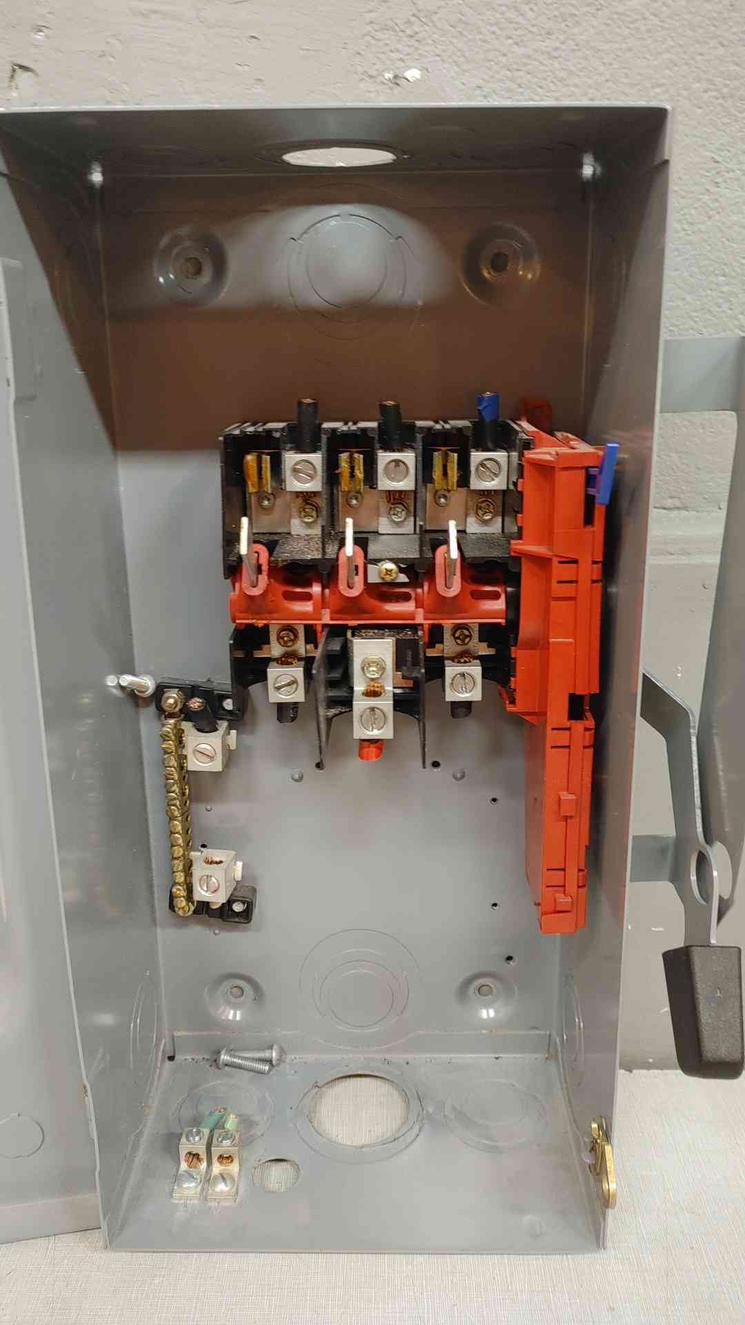 *Pickup Only* Square D General Duty Safety Switch Interruptor 100A 240VAC AL(103641)