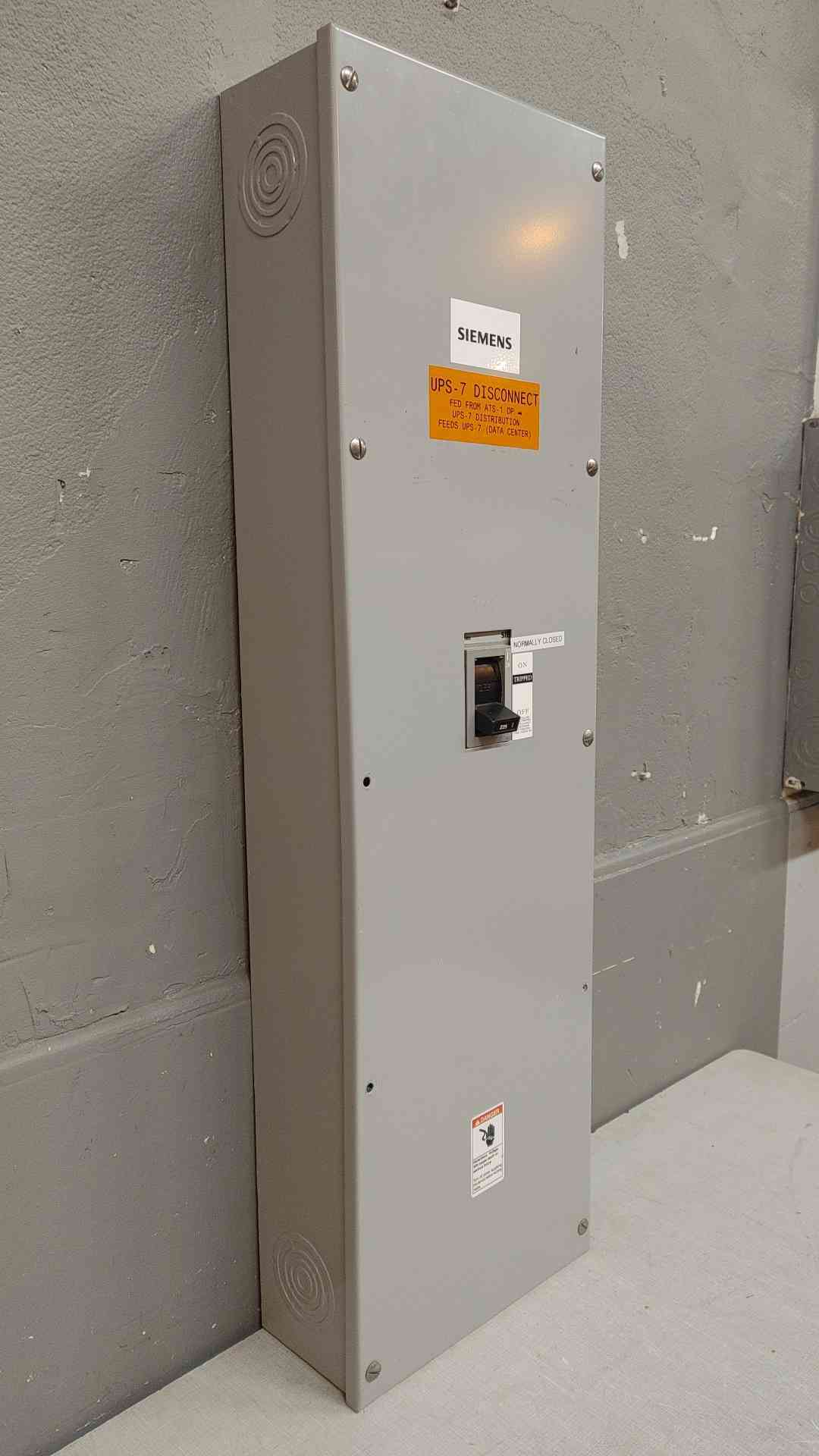 Siemens Sentron FXD638225 Circuit Breaker Enclosure 250A 600VAC Disconnect(103644)