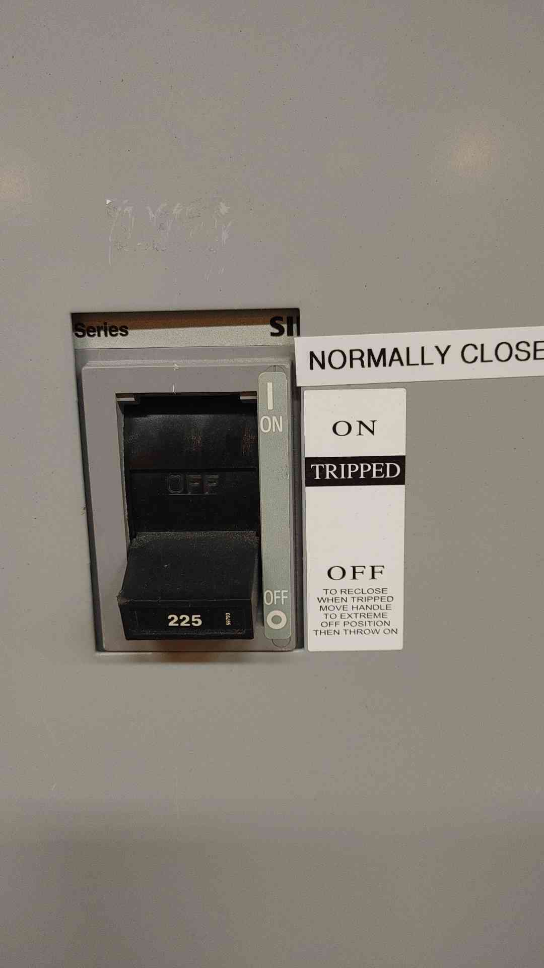 Siemens Sentron FXD638225 Circuit Breaker Enclosure 250A 600VAC Disconnect(103644)