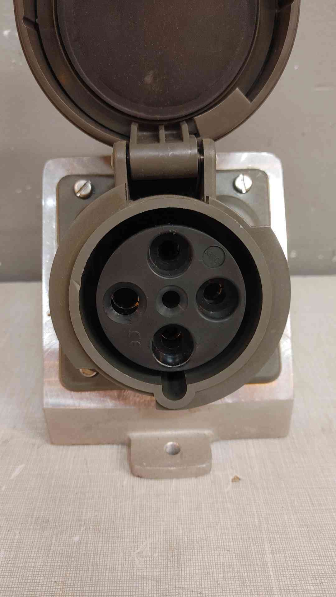 PASS & SEYMOUR PS460R9-W 60A 250V 3PH PIN AND SLEEVE Watertight Receptacle(103684)
