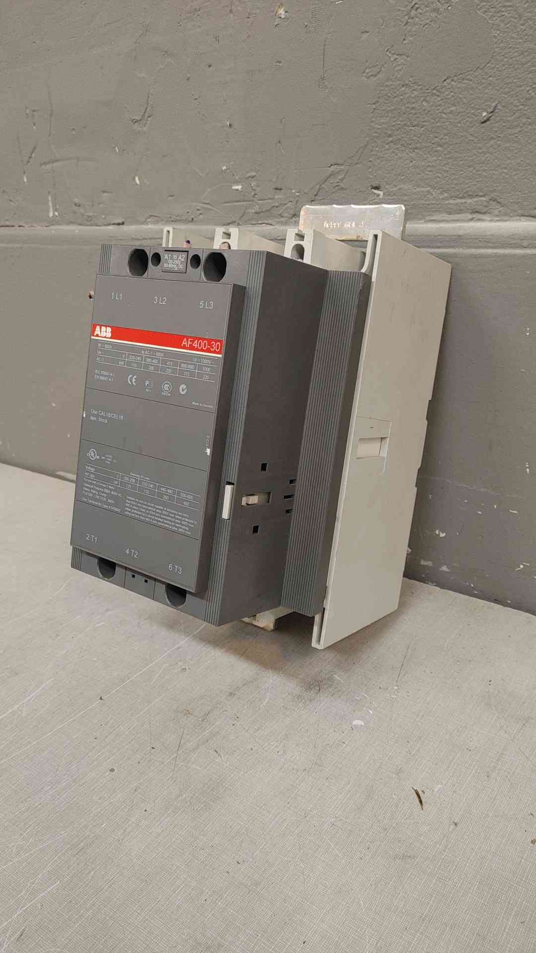 ABB Contactor 600A 100-250V AF400-30(104044)