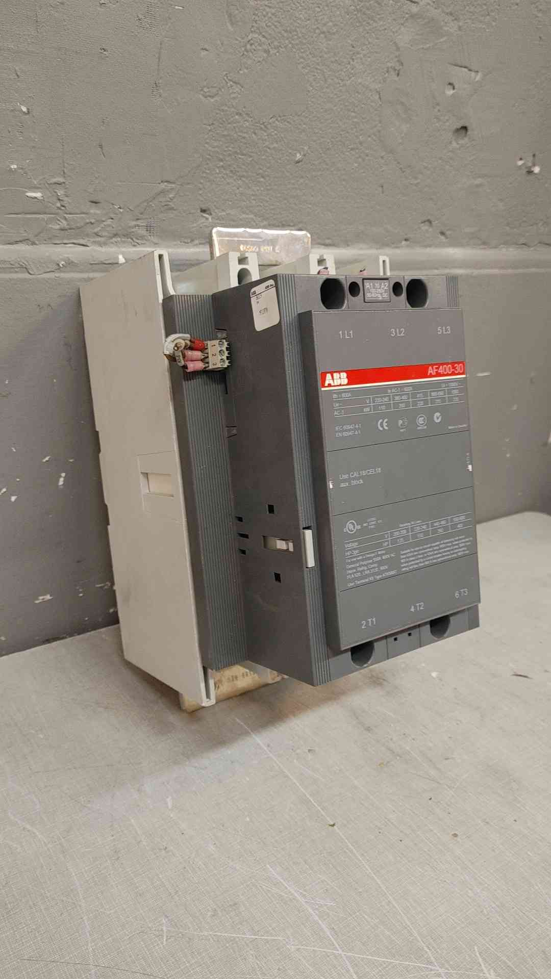 ABB Contactor 600A 100-250V AF400-30(104044)