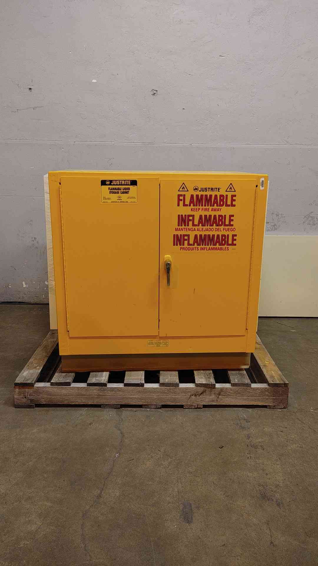 Justrite Flammable Liquid Storage Cabinet 22 Gal RMO8445(104100)
