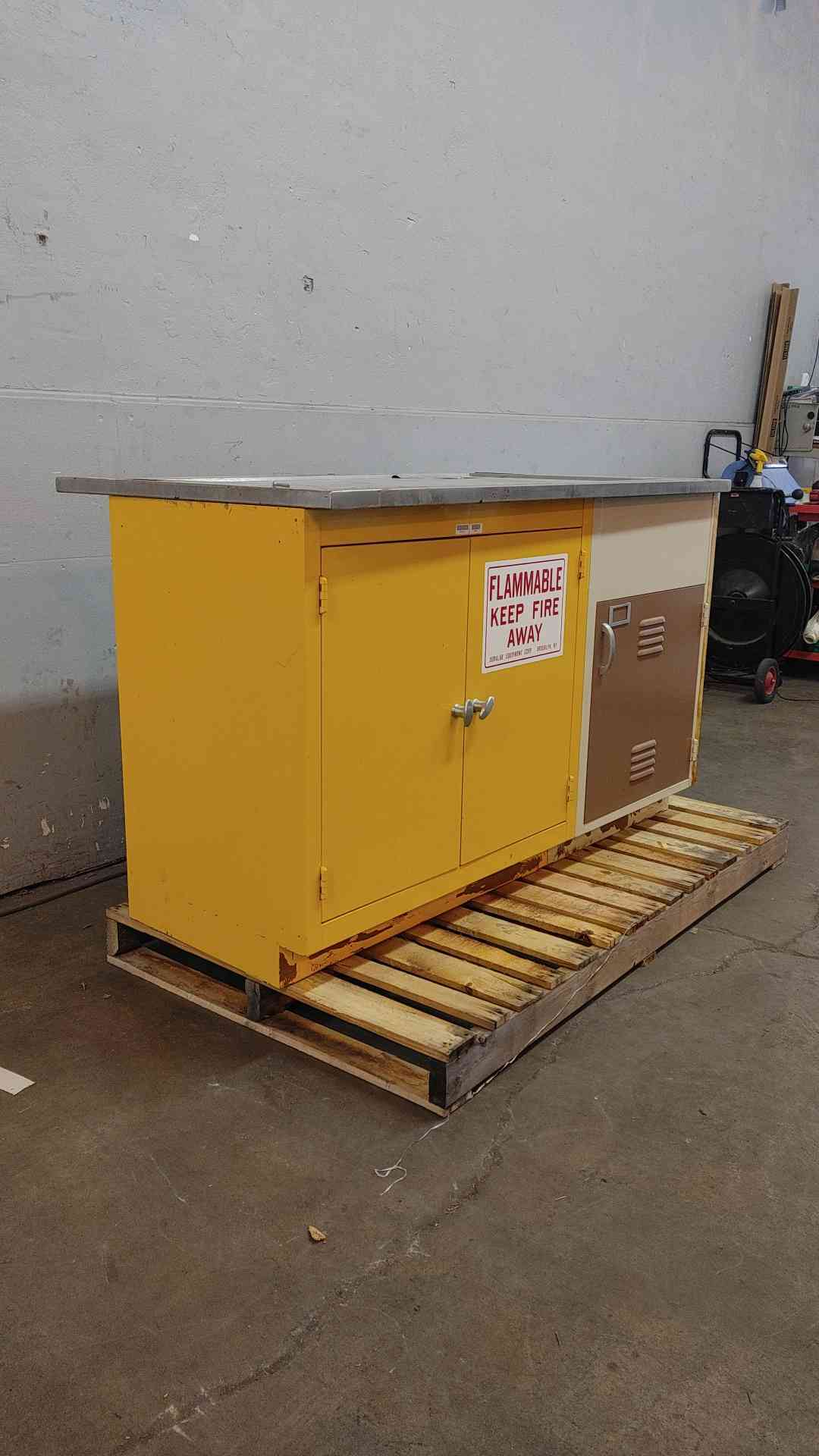 5' Duralab Casework W/ Flammable Liquid Storage Cabinet (104196)(104196)