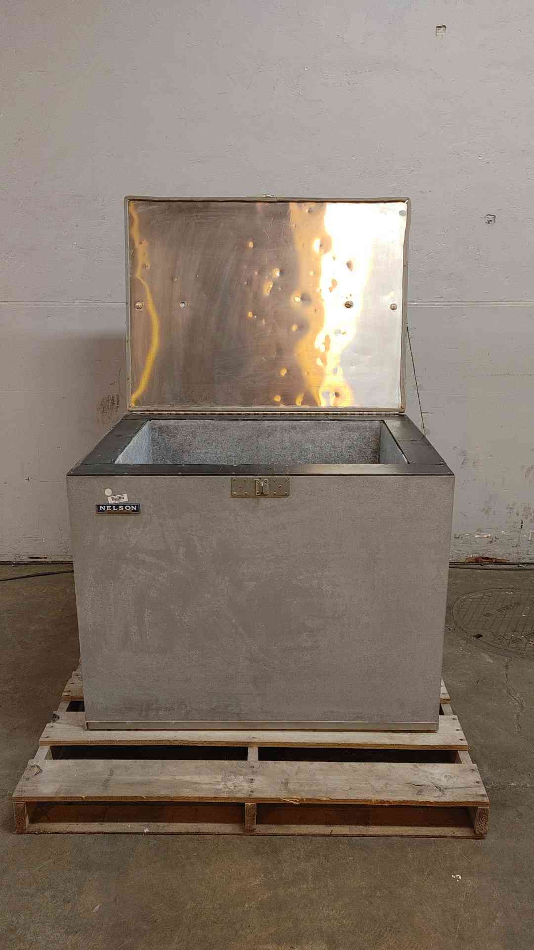 C. Nelson MFG. Dry Ice Storage Chest (104204(104204)